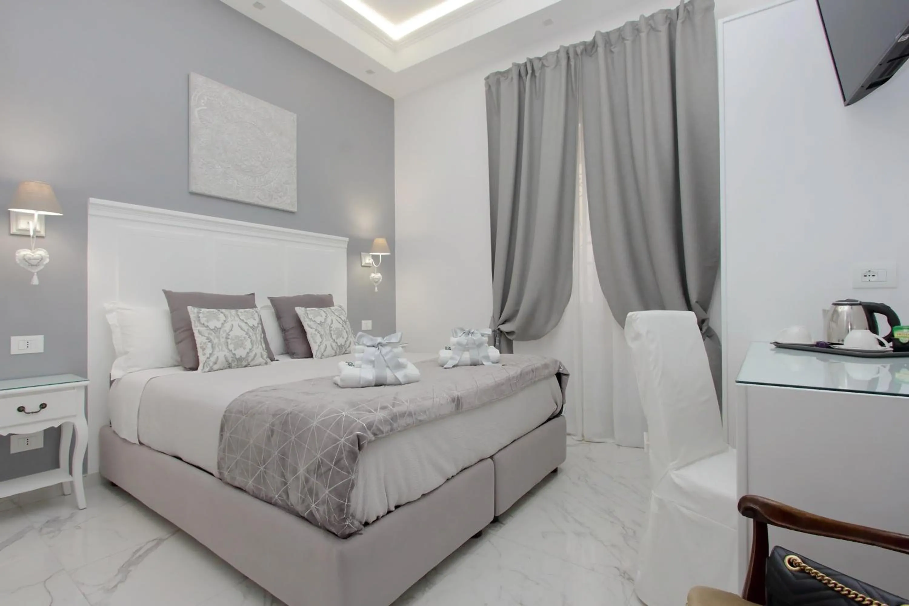 Deluxe Double or Twin Room in Roman Holiday Colosseo