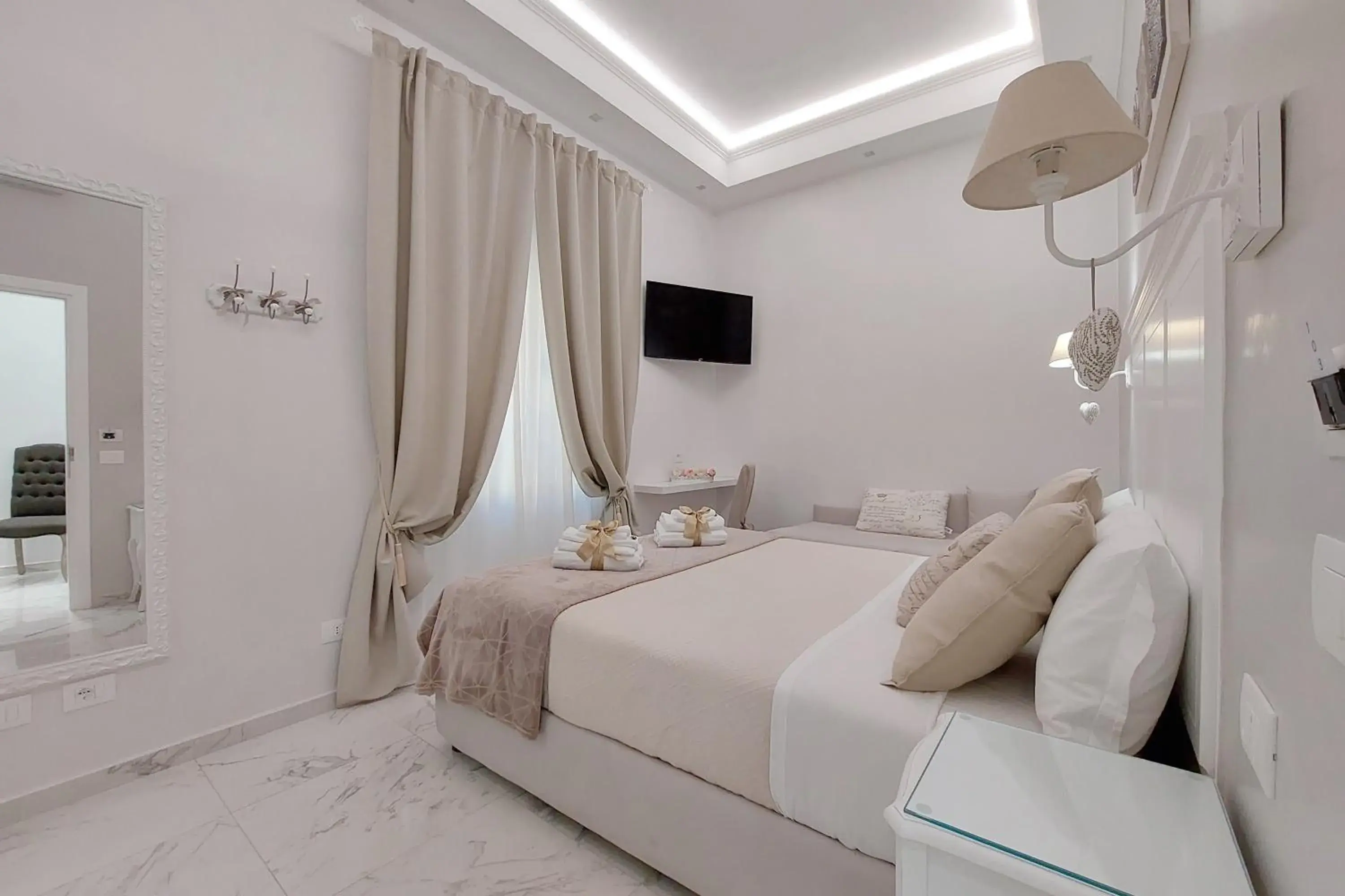 Comfort Triple Room in Roman Holiday Colosseo Comfort Triple Room in Roman Holiday Colosseo