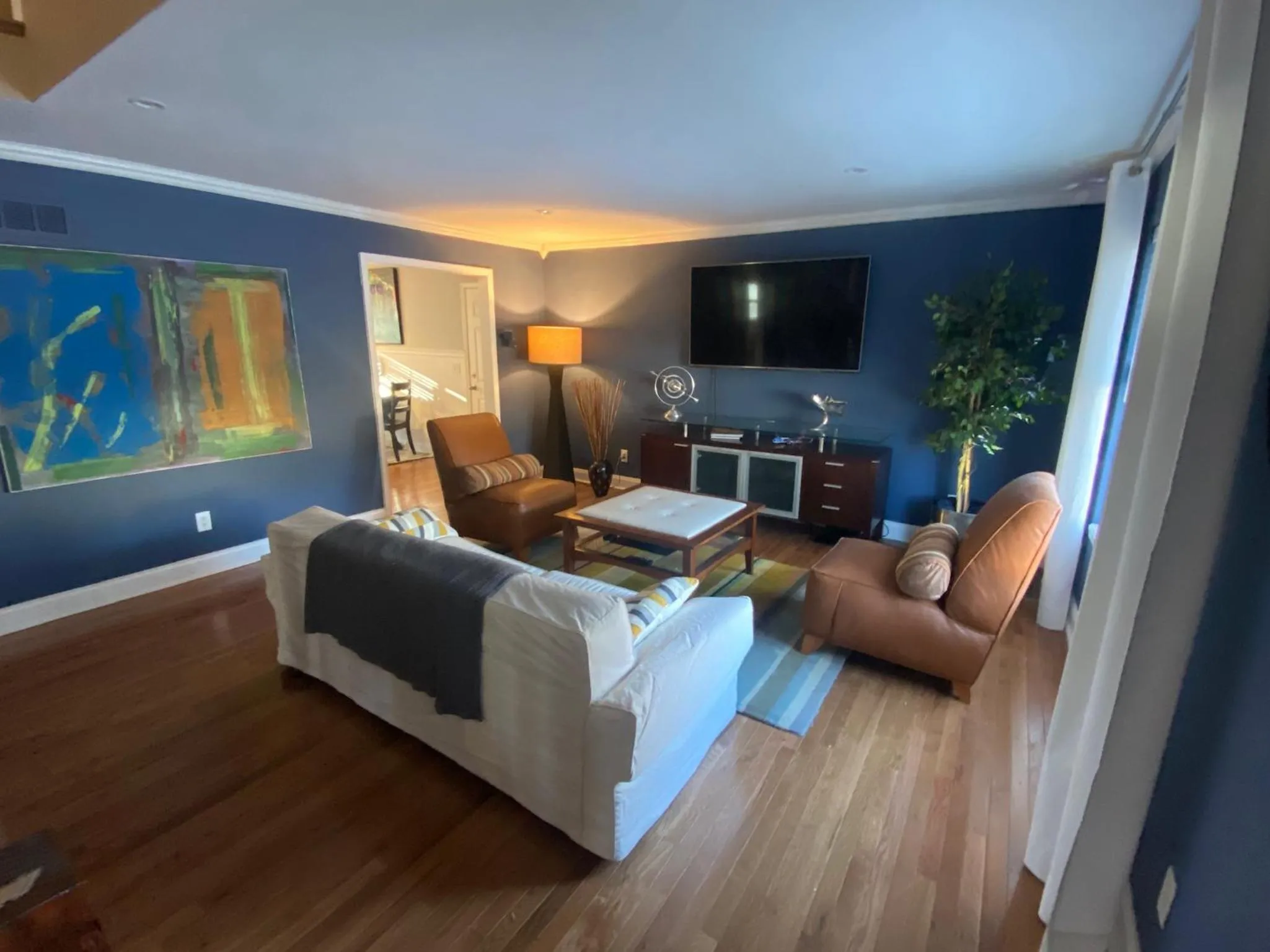 Three-Bedroom House in Here It Is! Cool Cape Cod-3 BR-2.5 Bath-12 Guests