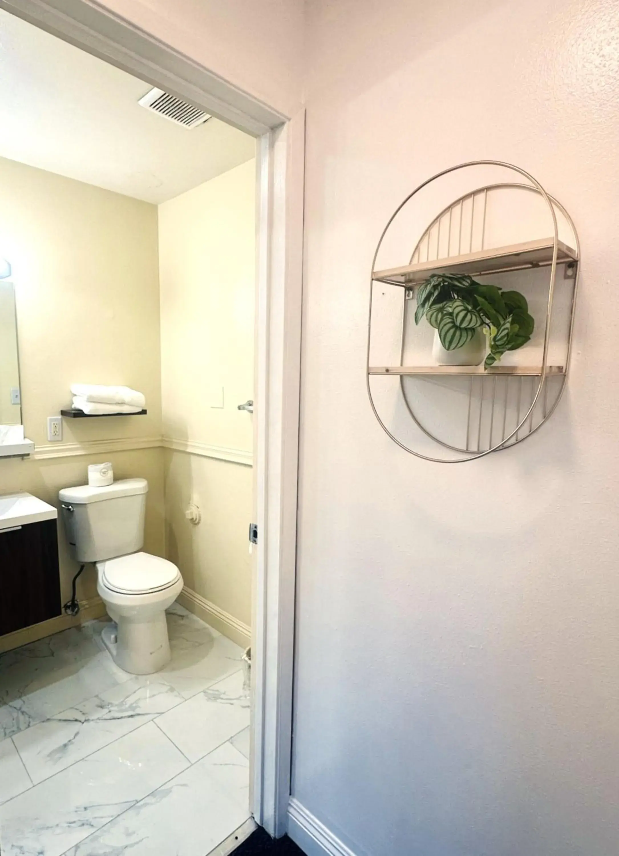 Foghorn Harbor Inn Foghorn Harbor Inn