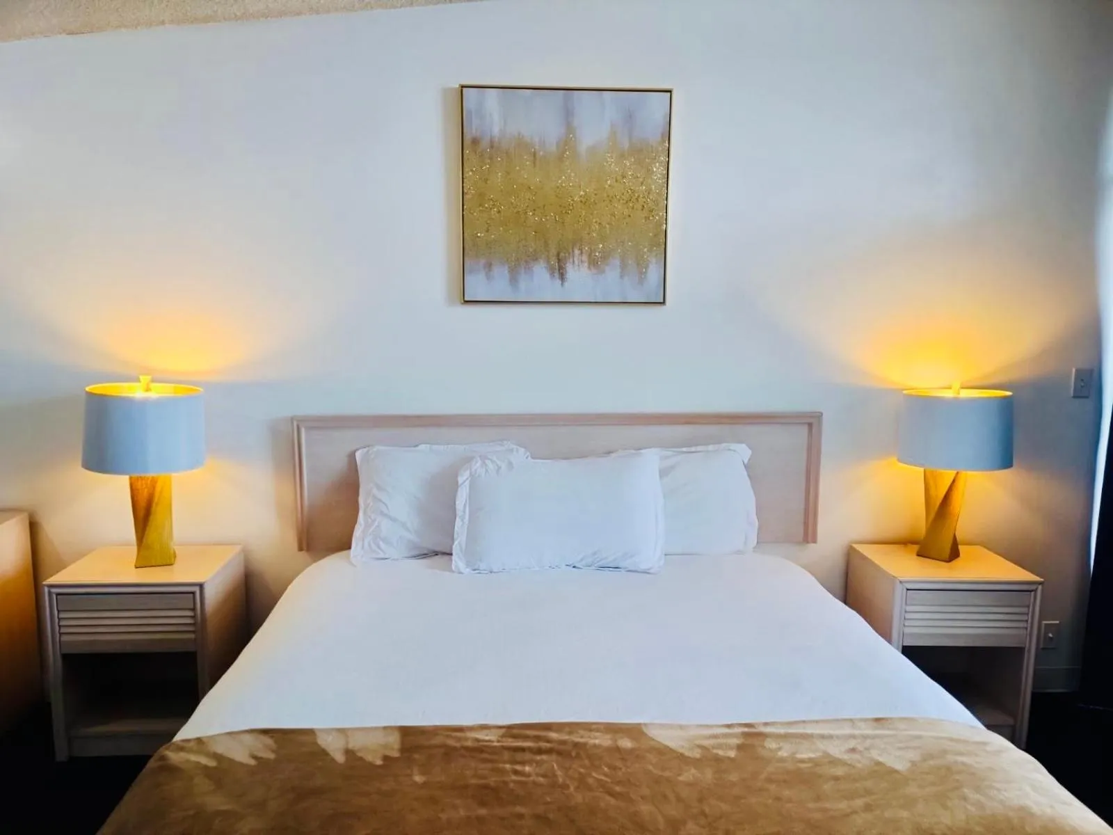 Bed in Foghorn Harbor Inn