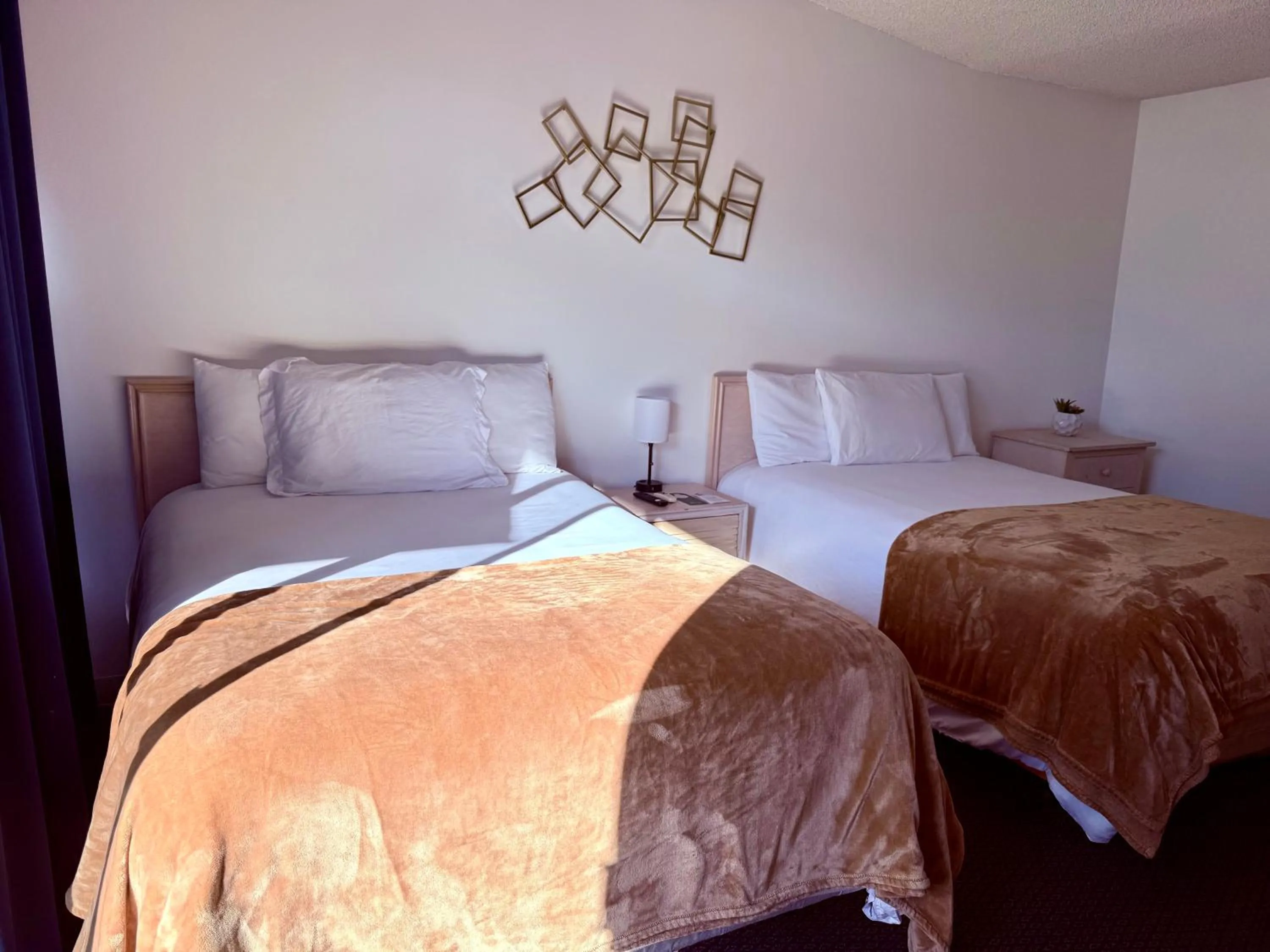 Bed in Foghorn Harbor Inn