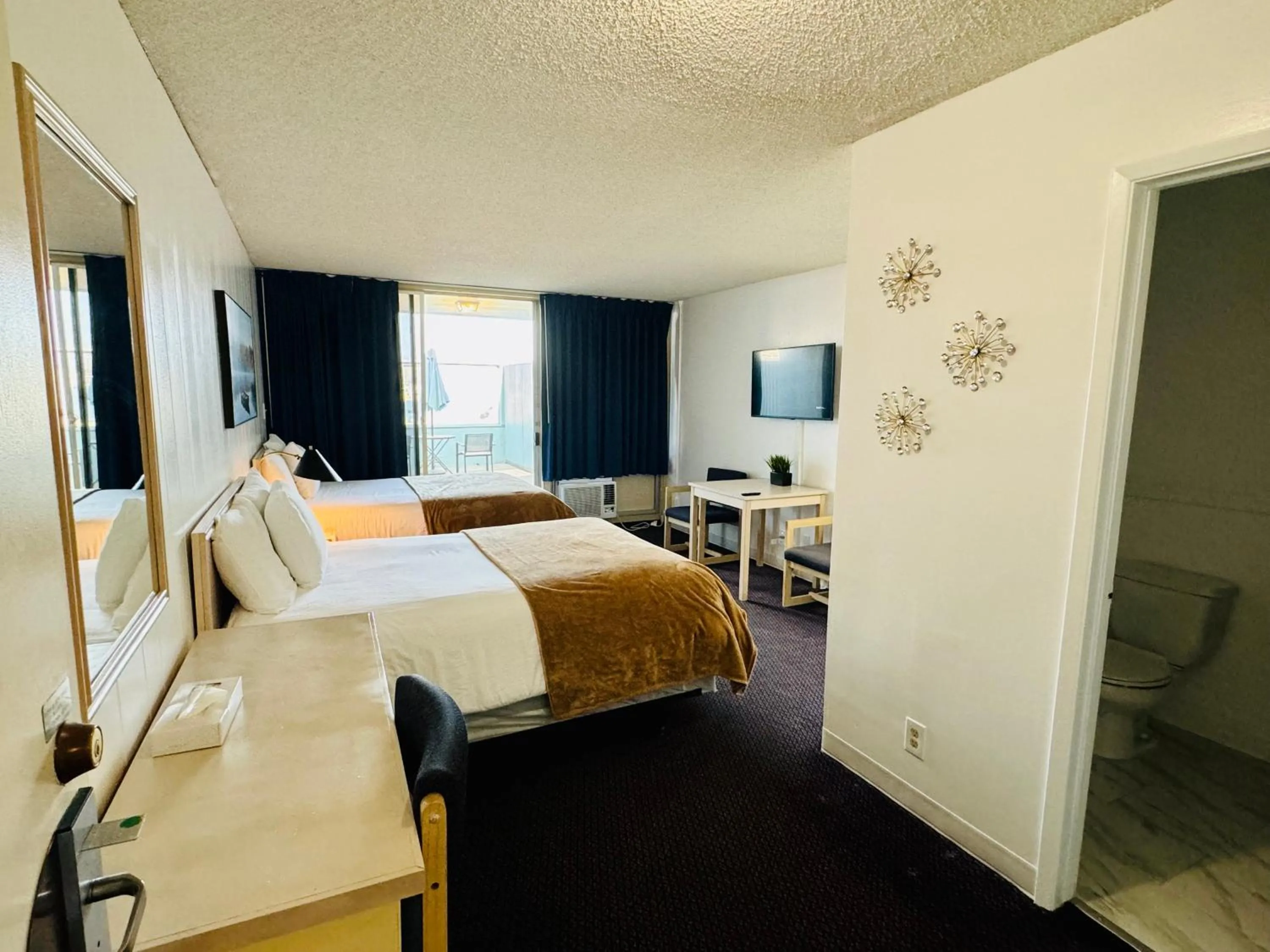 Bed in Foghorn Harbor Inn