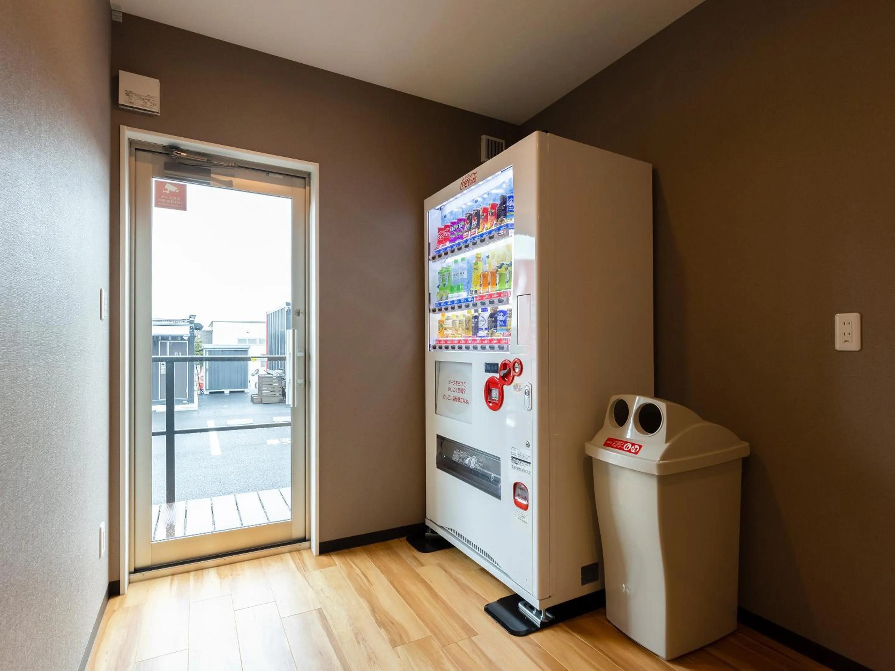 vending machine in HOTEL R9 The Yard Ena