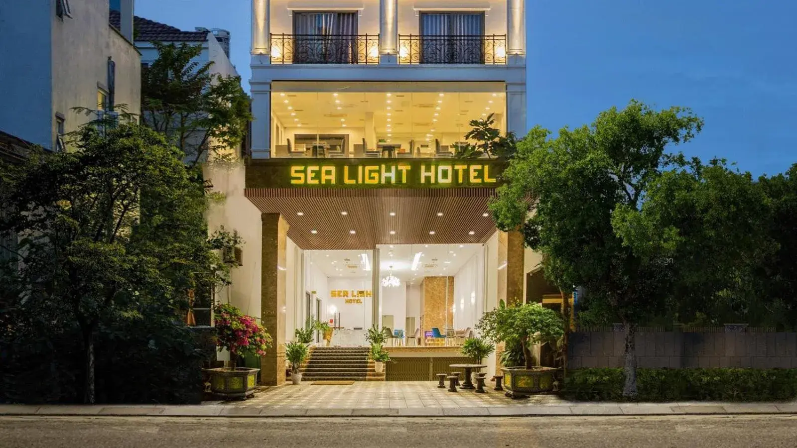 Property building in Sea Light Hotel Da Nang Property building in Sea Light Hotel Da Nang