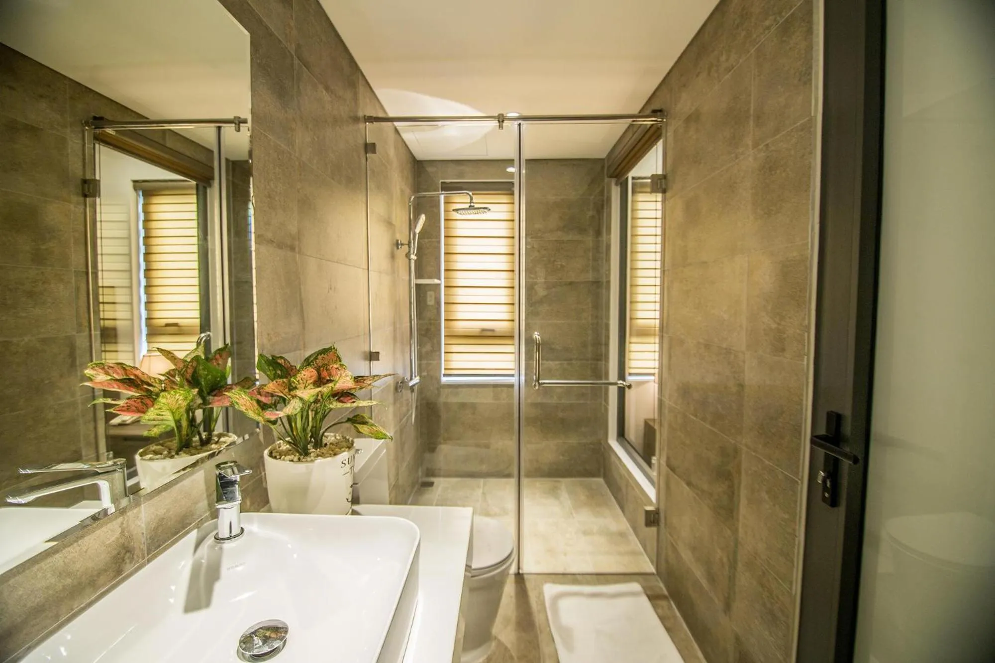 Shower in Sea Light Hotel Da Nang