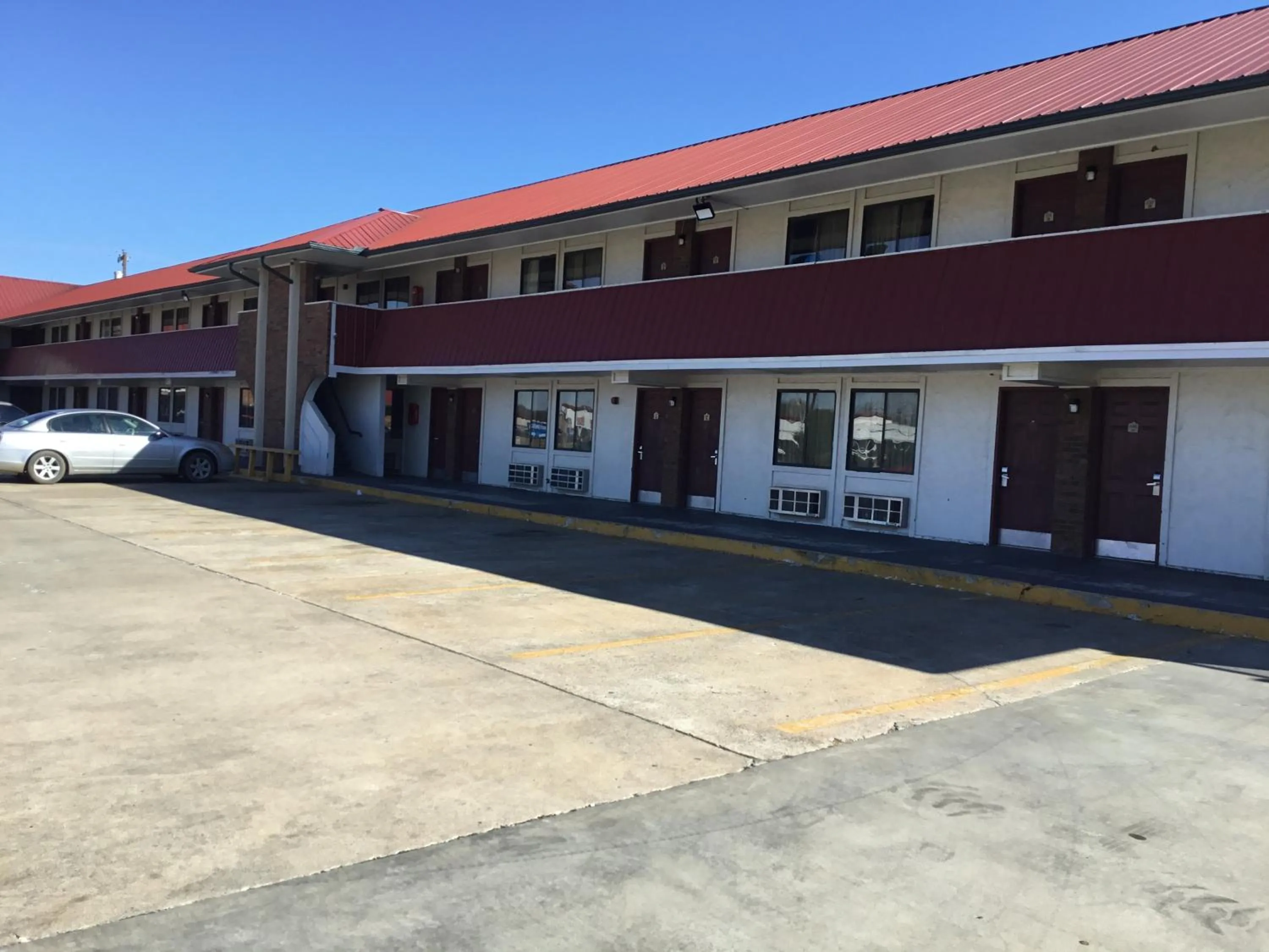 Property Building in OYO Hotel Muskogee Near Creek Nation Casino - Hwy 64