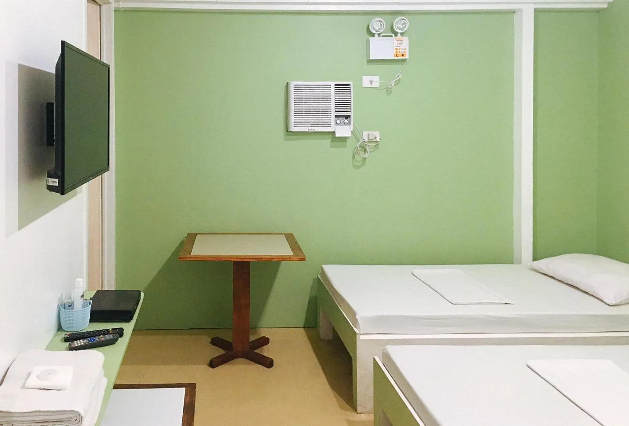 Bedroom, Bed in Mainstreet Pension House by RedDoorz