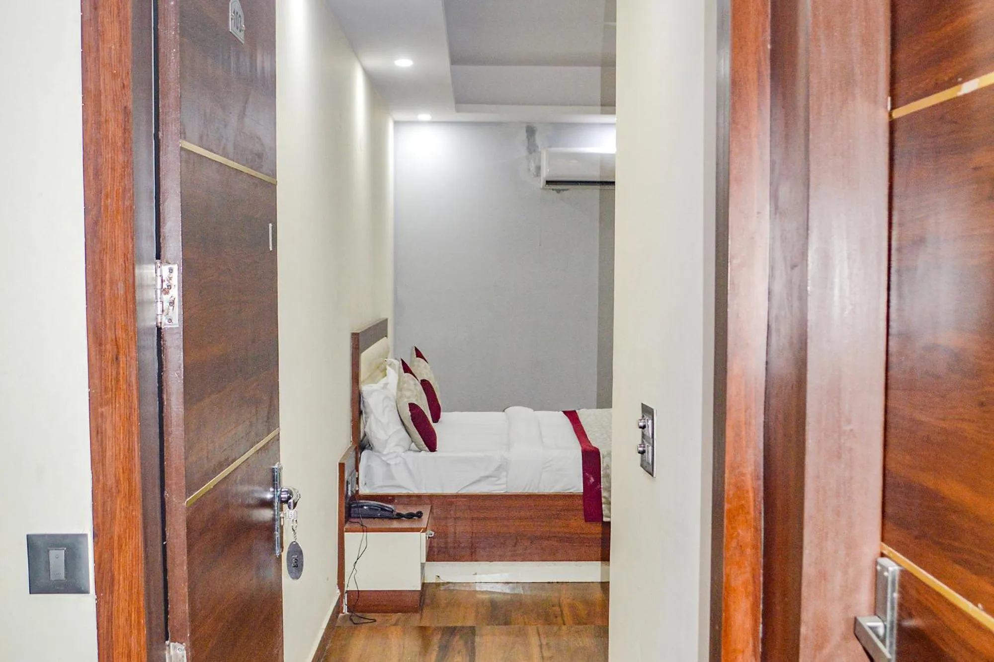 Bed in FabHotel The Golf Inn