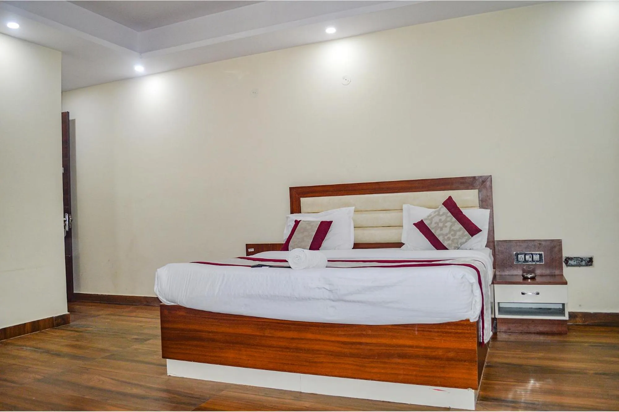 Bedroom, Bed in FabHotel The Golf Inn