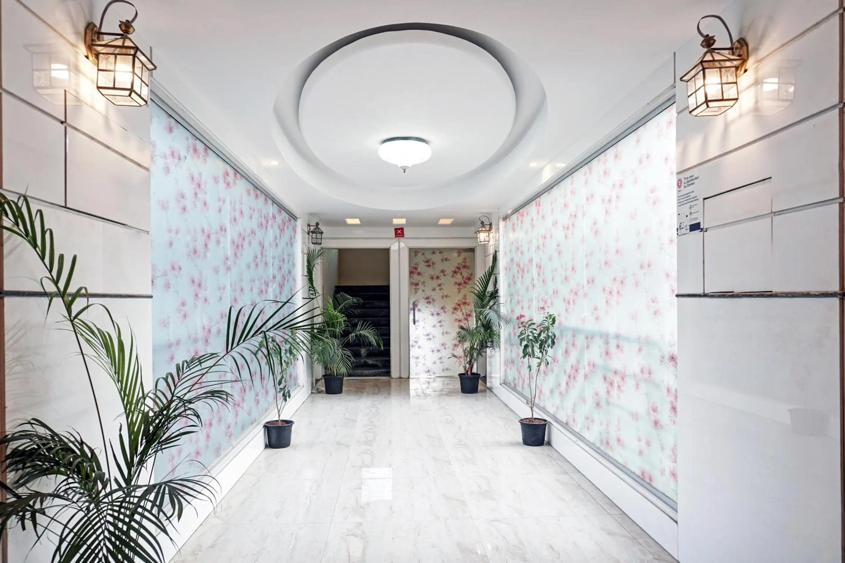 Lobby or reception in Townhouse OAK Gharonda Residency Near Sant Tukaram Nagar Metro Station