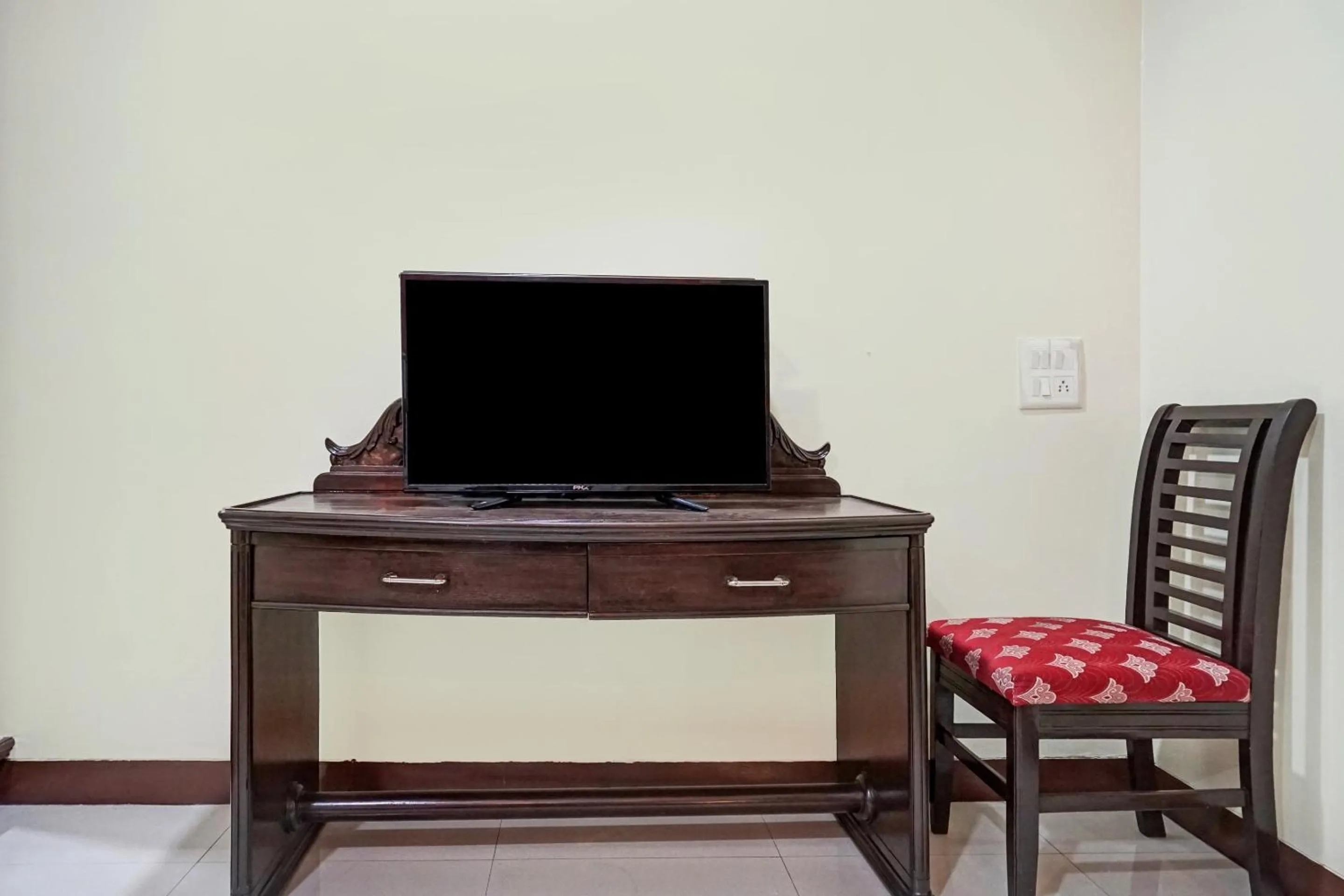 Bedroom in Super Townhouse OAK Gharonda Residency Near Sant Tukaram Nagar Metro Station