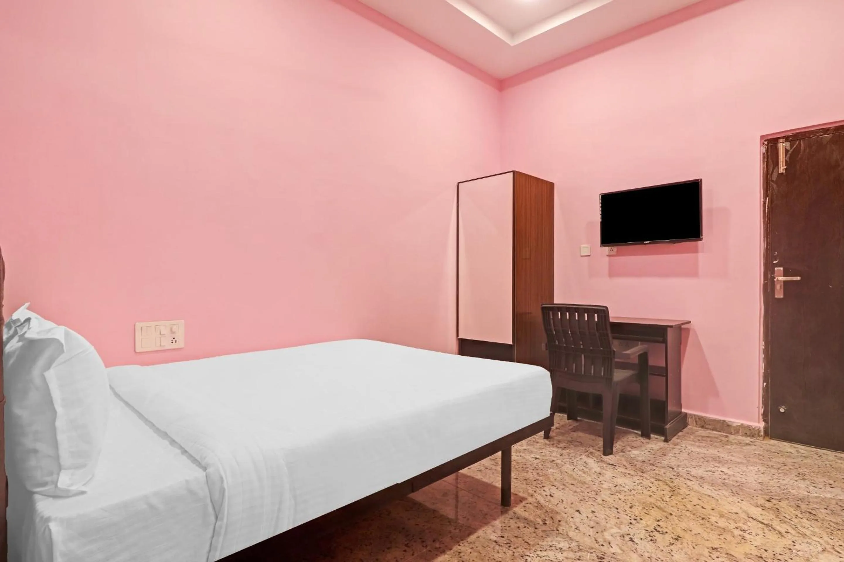 Bedroom, Bed in Capital O Sai Balaji Near Golconda Fort