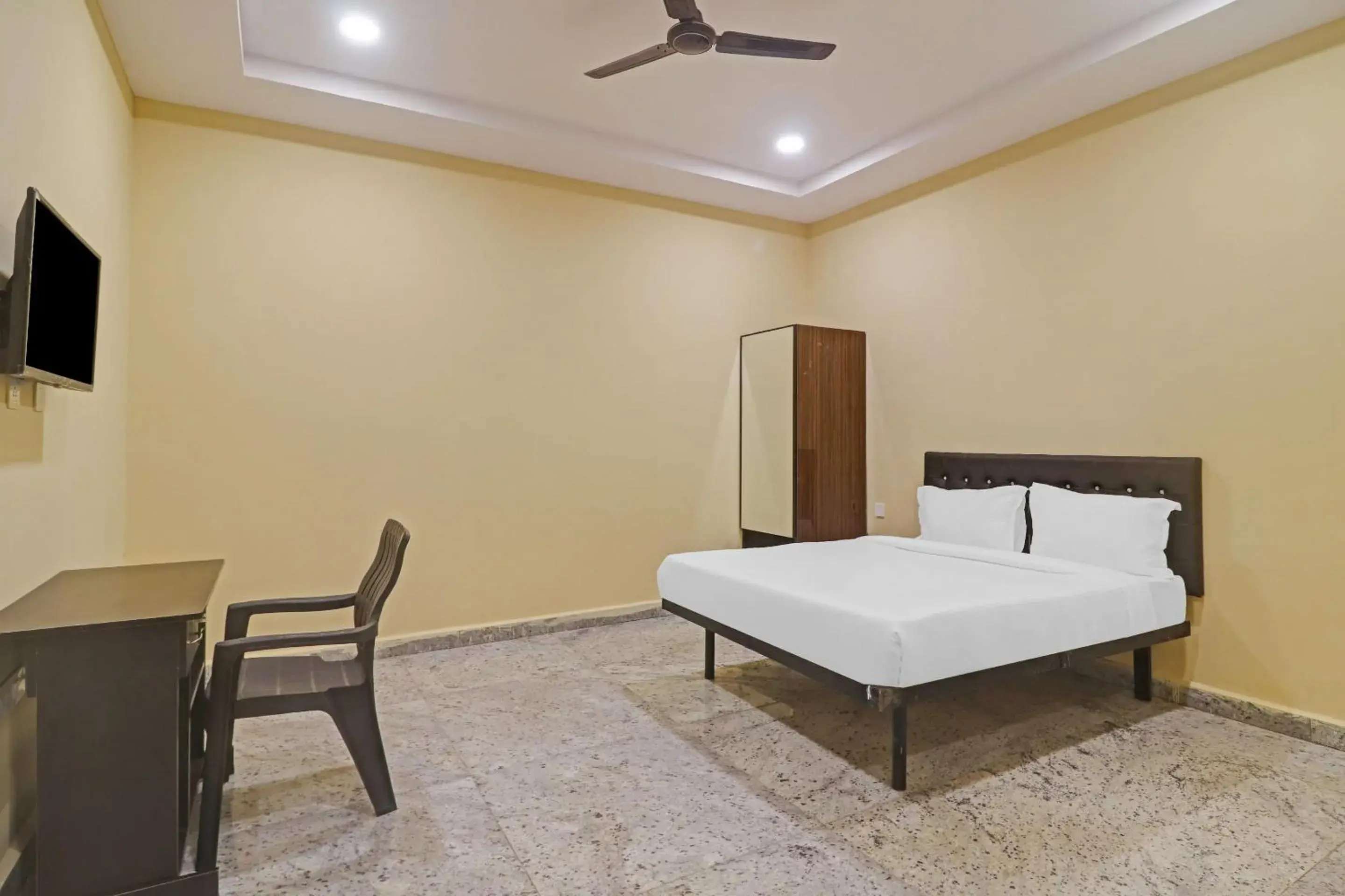 Bedroom, Bed in Capital O Sai Balaji Near Golconda Fort Bedroom, Bed in Capital O Sai Balaji Near Golconda Fort