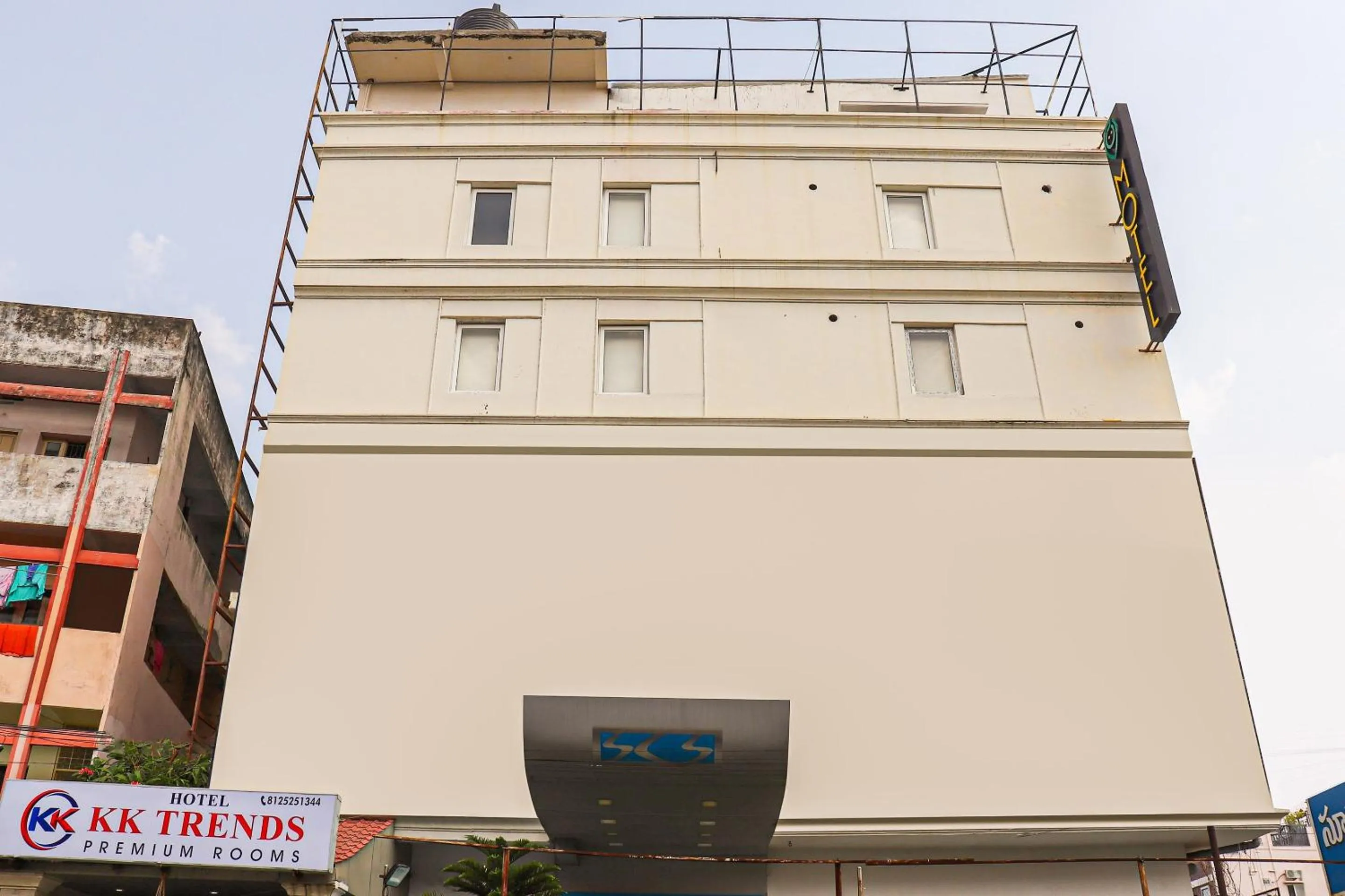 Facade/entrance in Collection O Kk Trends