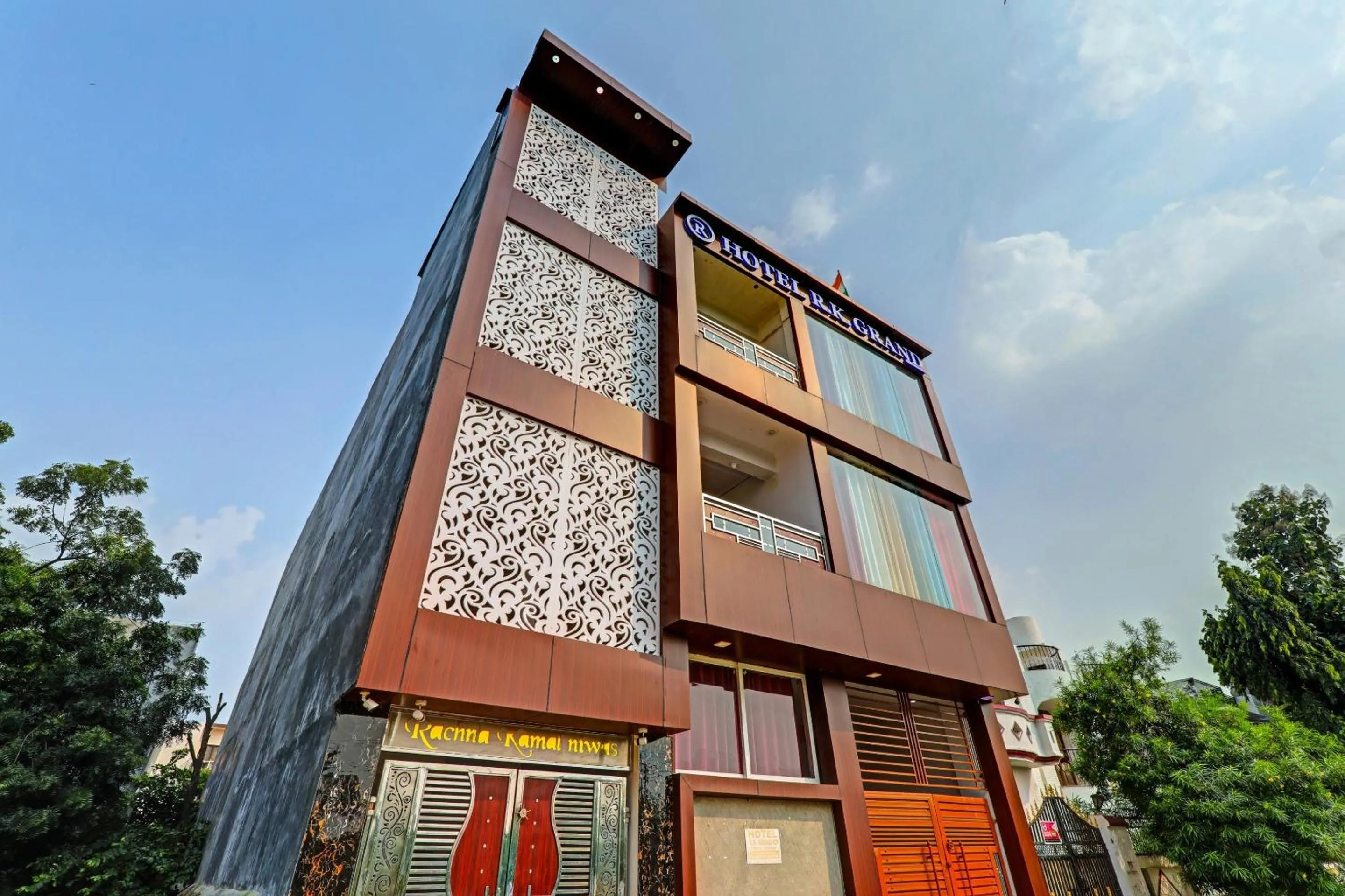 Facade/entrance in OYO Flagship 86660 Hotel RK Grand