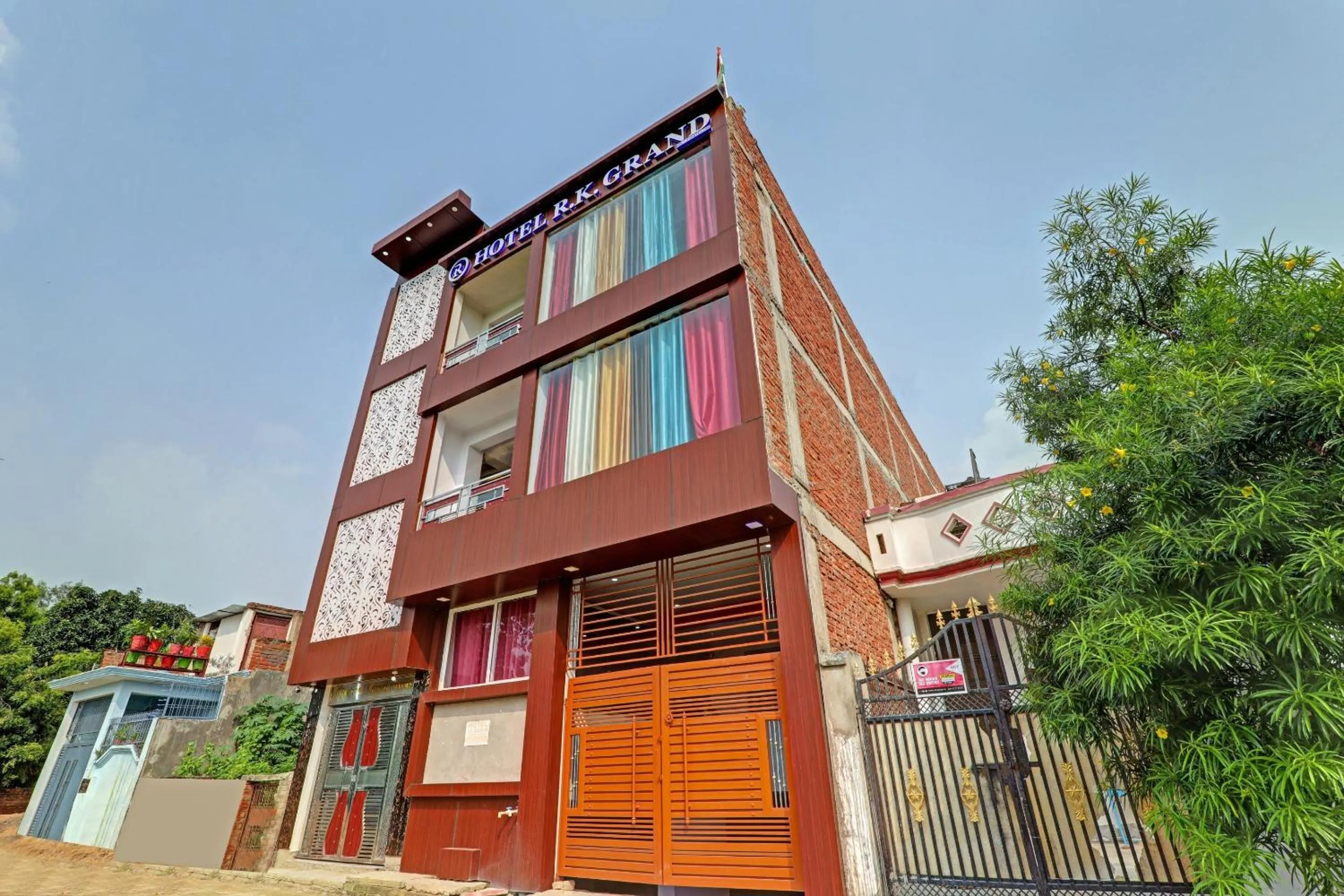 Facade/entrance in OYO Flagship 86660 Hotel RK Grand