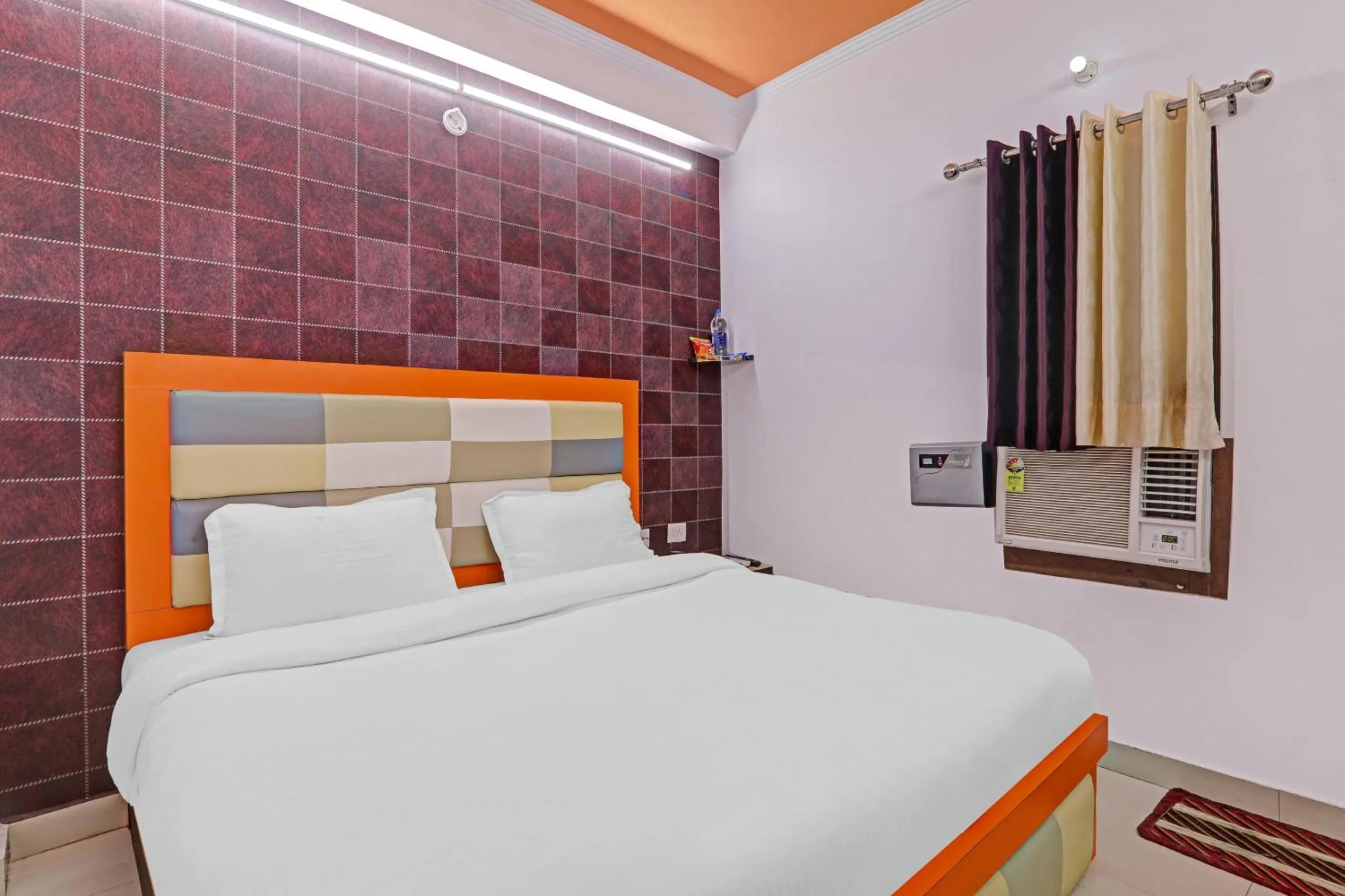 Bedroom in OYO Flagship 86660 Hotel RK Grand