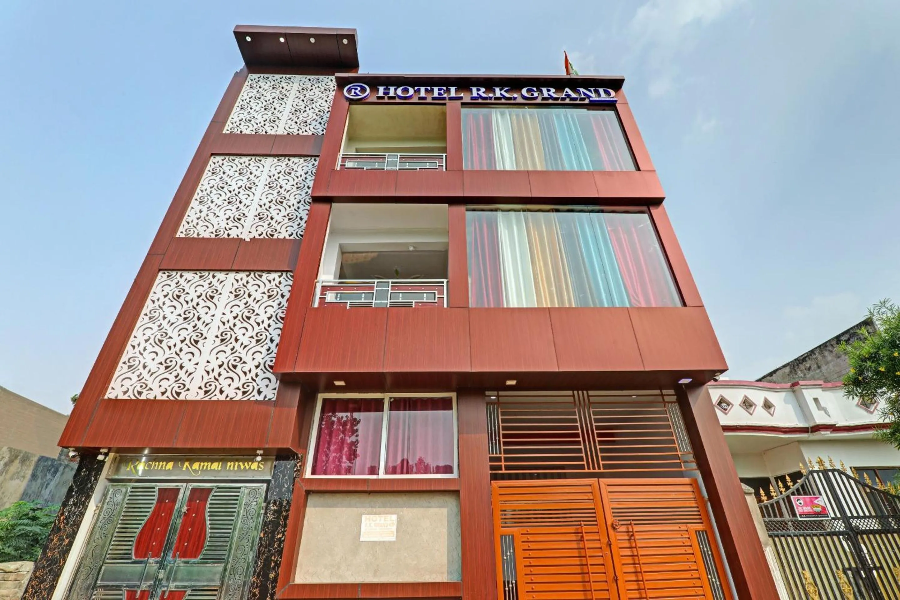 Facade/entrance in OYO Flagship 86660 Hotel RK Grand