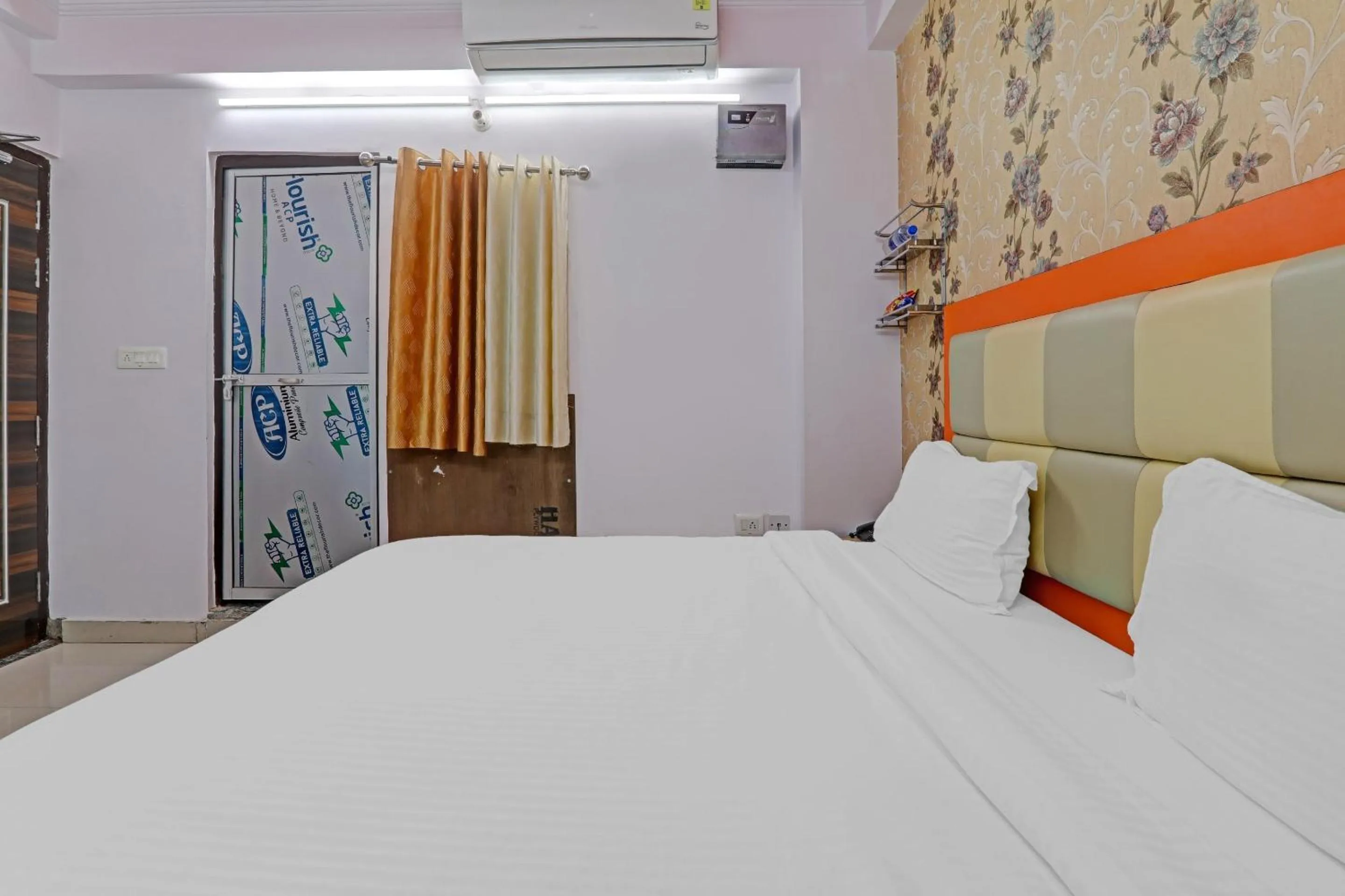 Bedroom in OYO Flagship 86660 Hotel RK Grand