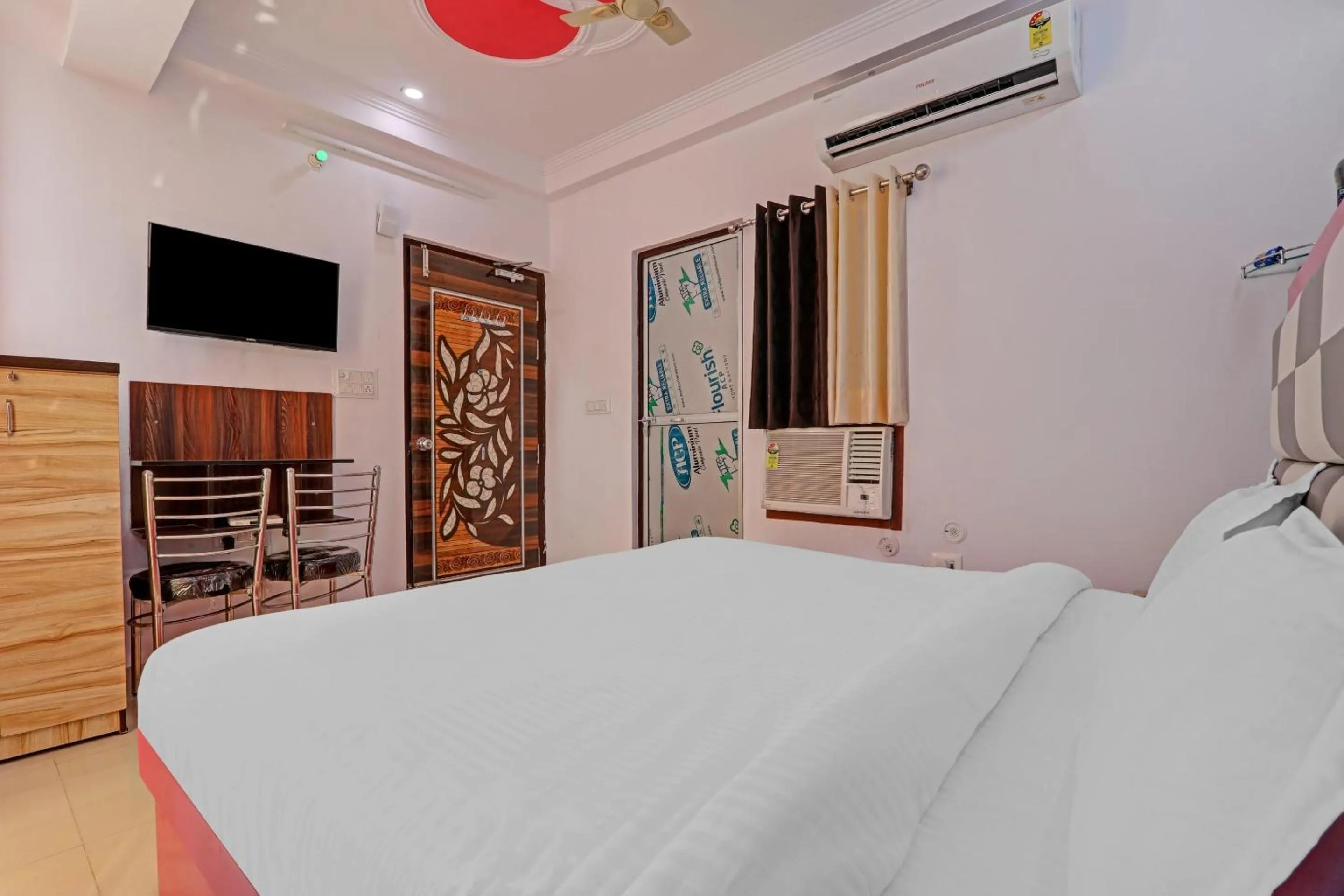 Bedroom in OYO Flagship 86660 Hotel RK Grand