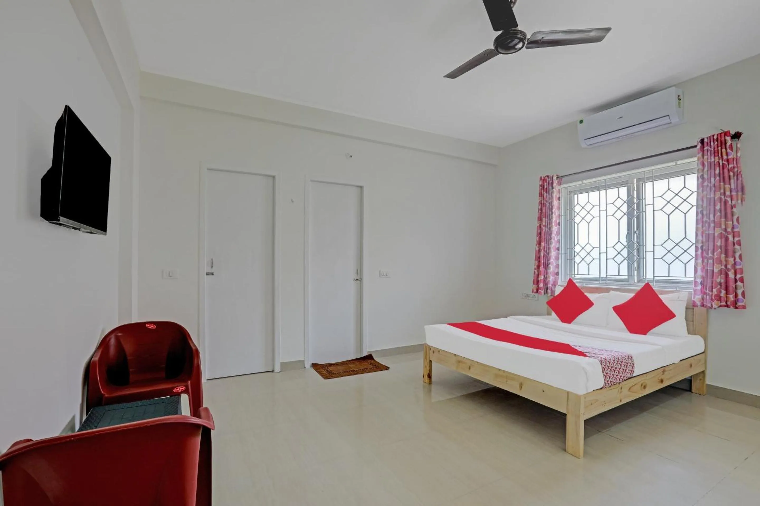 Bedroom, Bed in Hotel O Tiara Grand