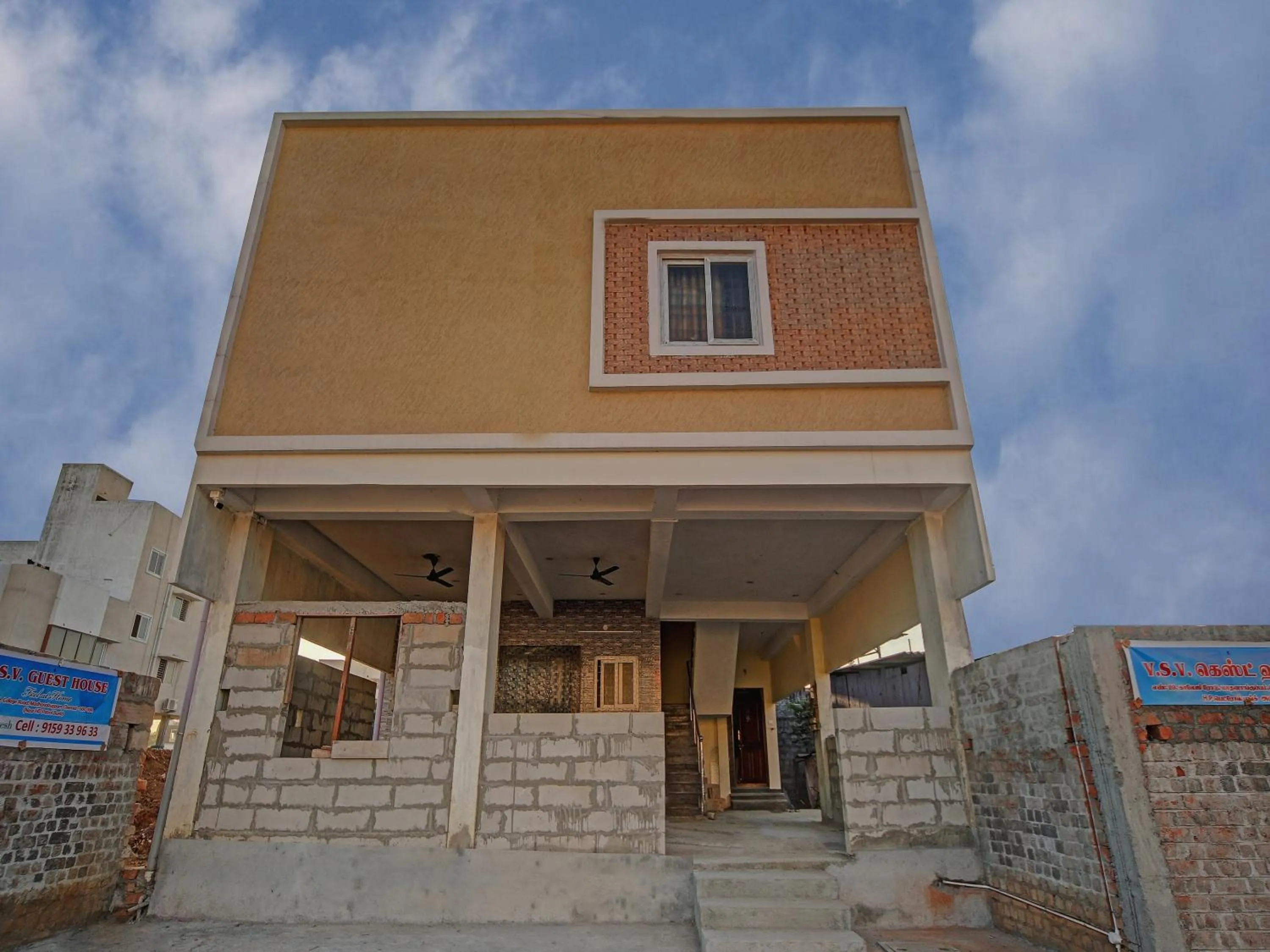 Facade/entrance in Hotel O Vsv Guest House