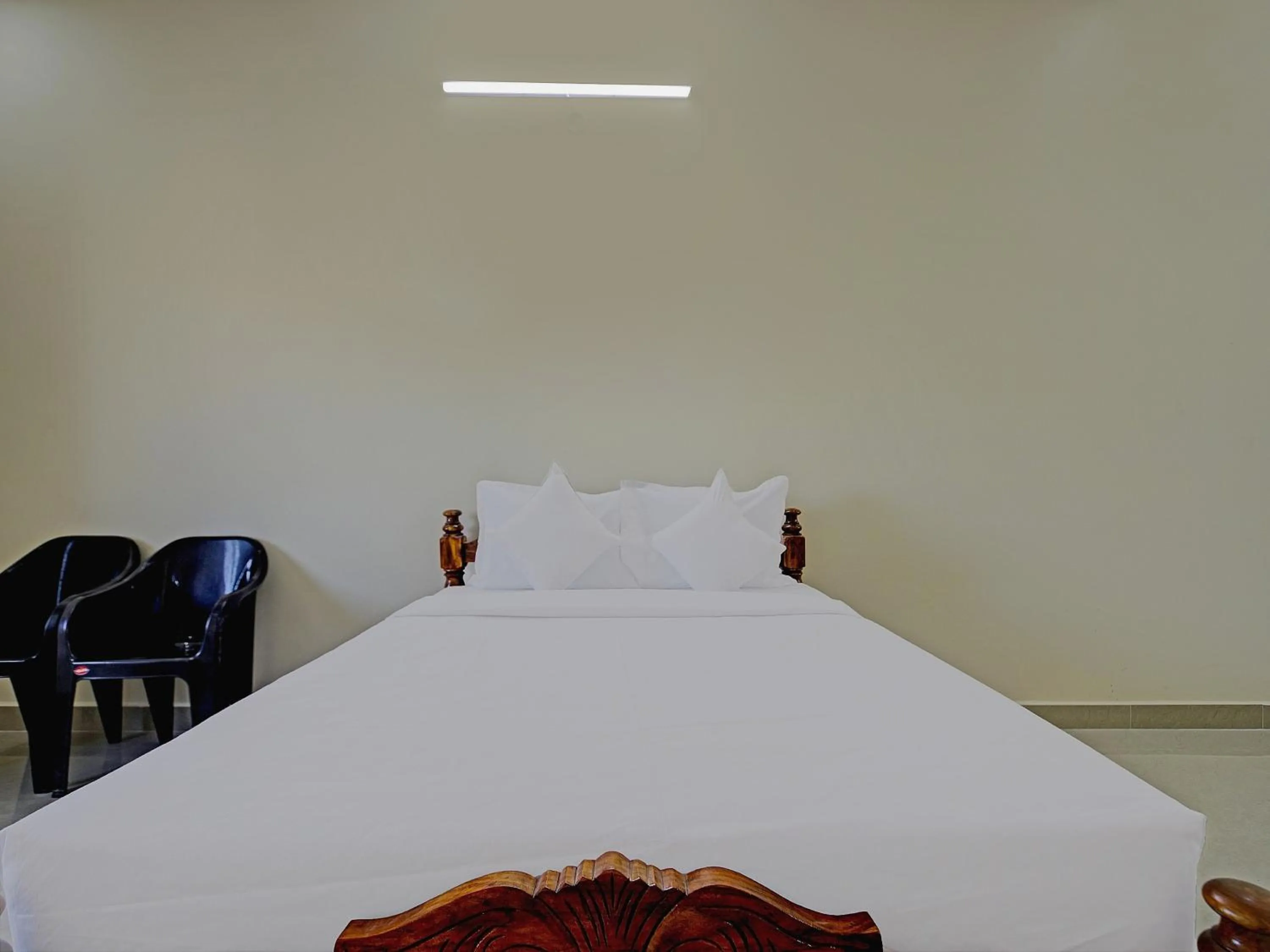 Bedroom, Bed in Hotel O Vsv Guest House