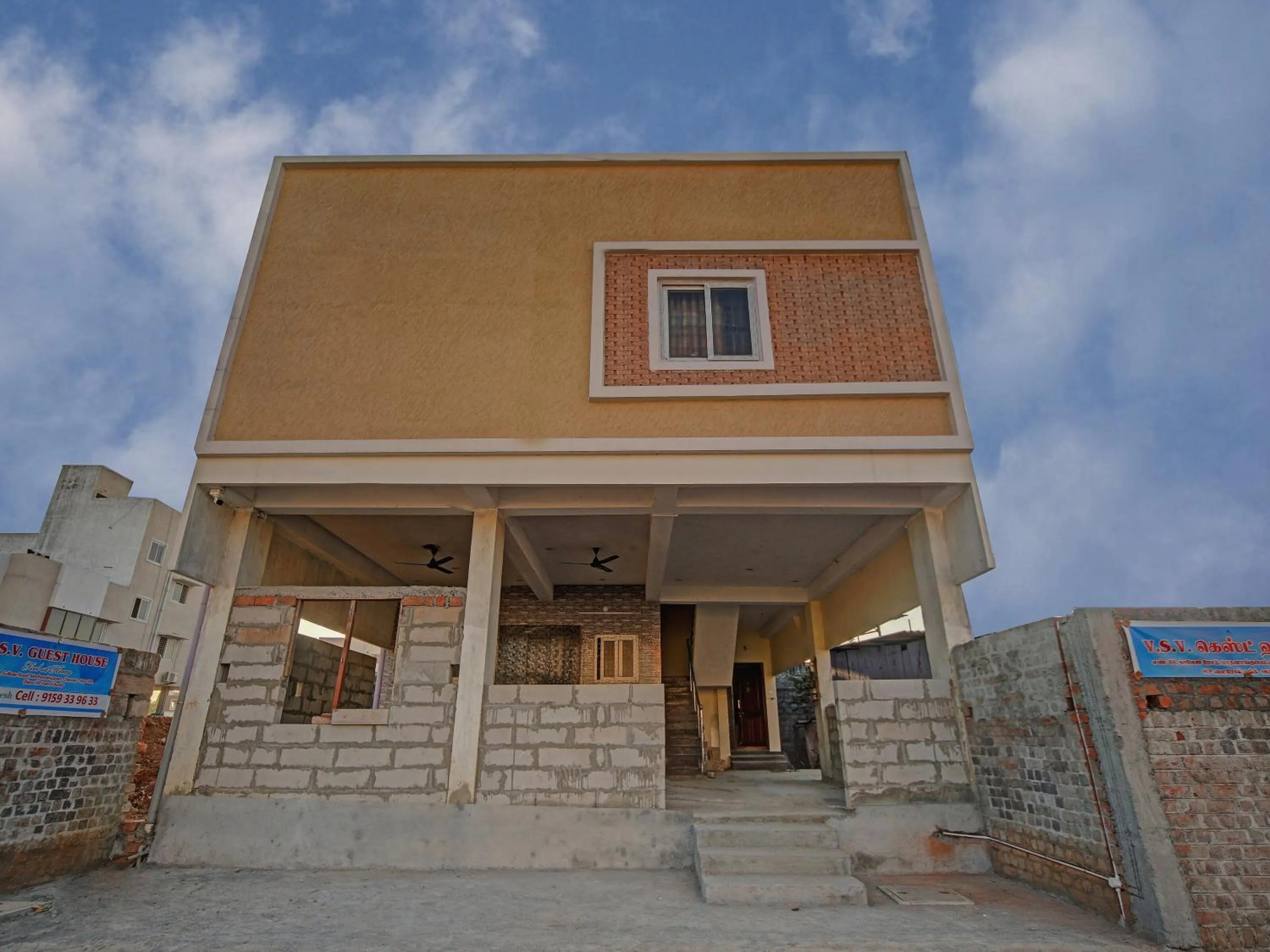 Facade/entrance in Hotel O Vsv Guest House