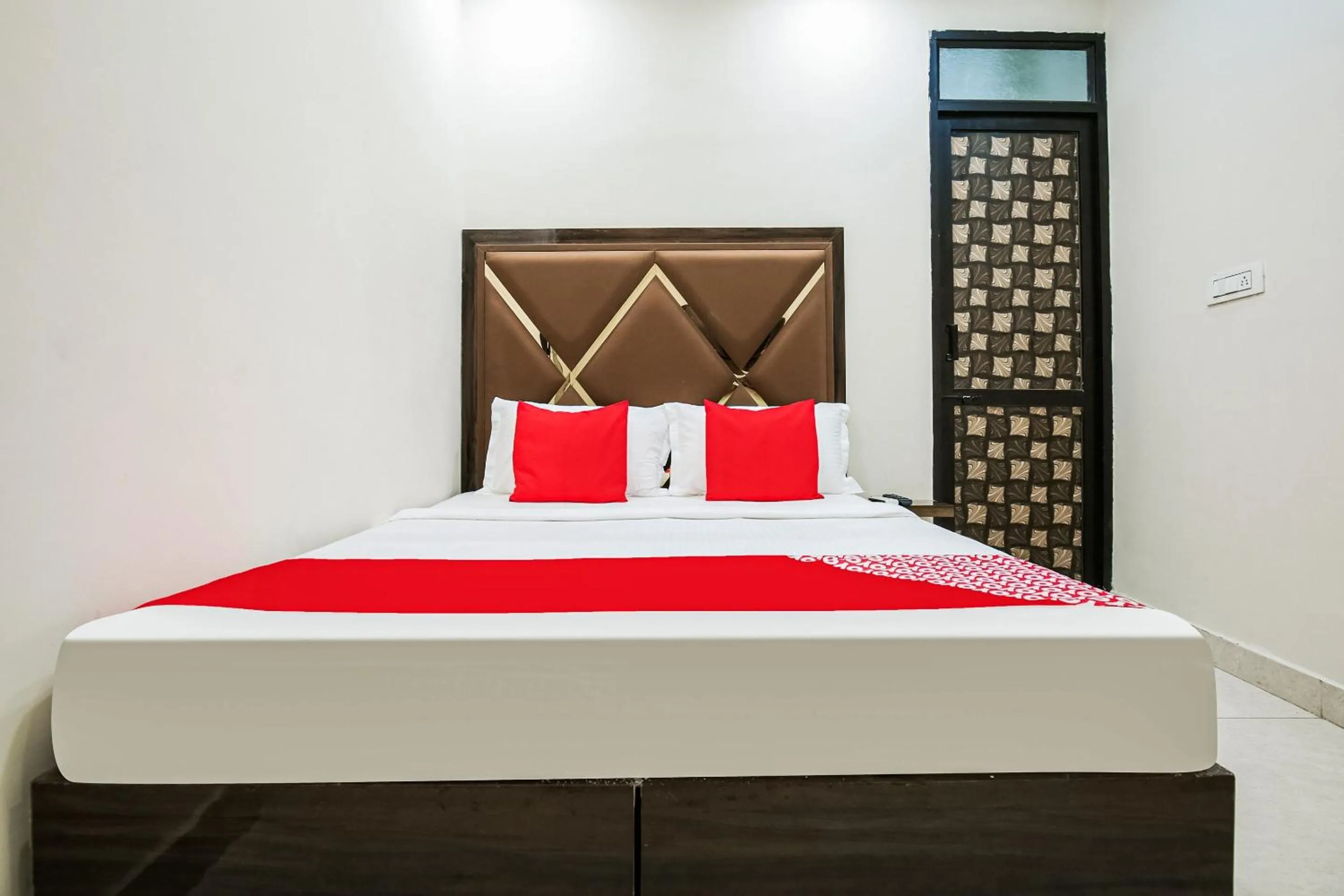 Bedroom, Bed in Hotel O Sunrise