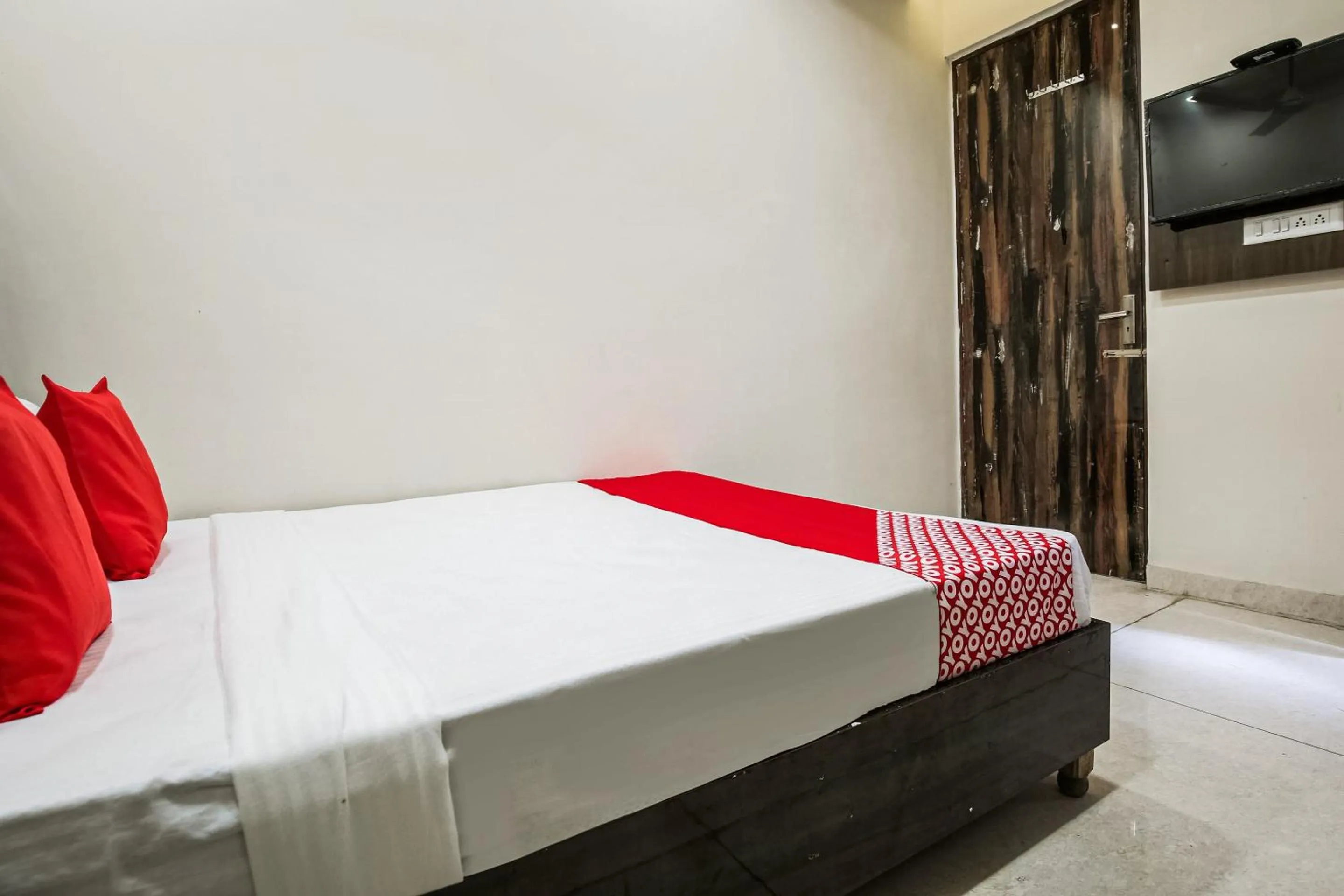 Bedroom, Bed in Hotel O Sunrise