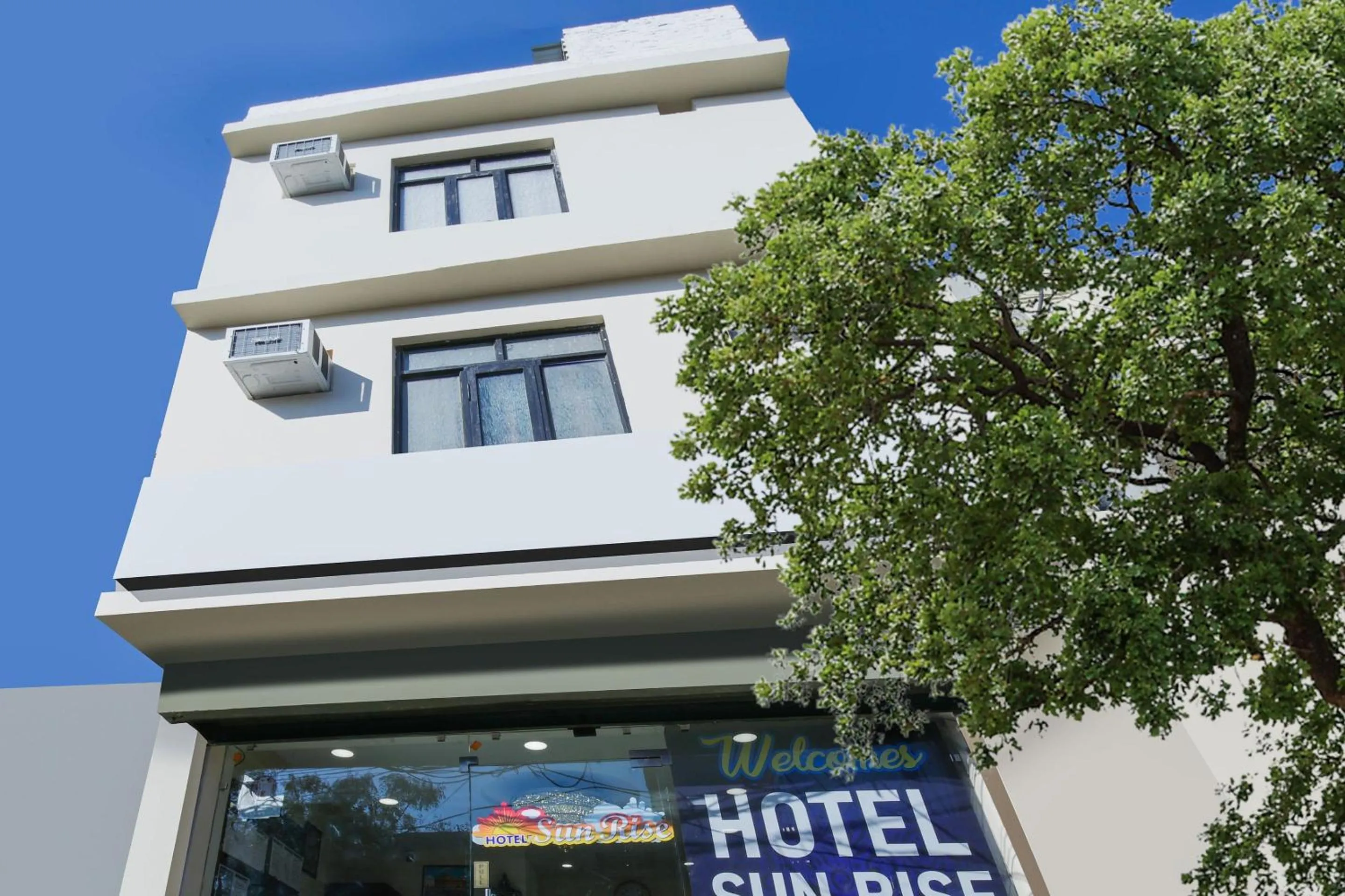 Facade/entrance in Hotel O Sunrise