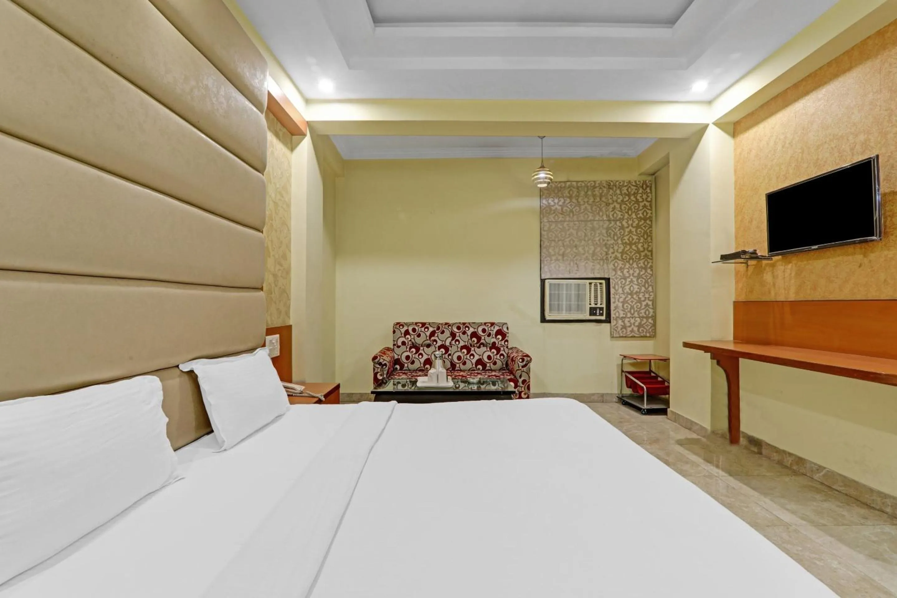 Bedroom, Bed in Super Capital O Townhouse Govinda Royal