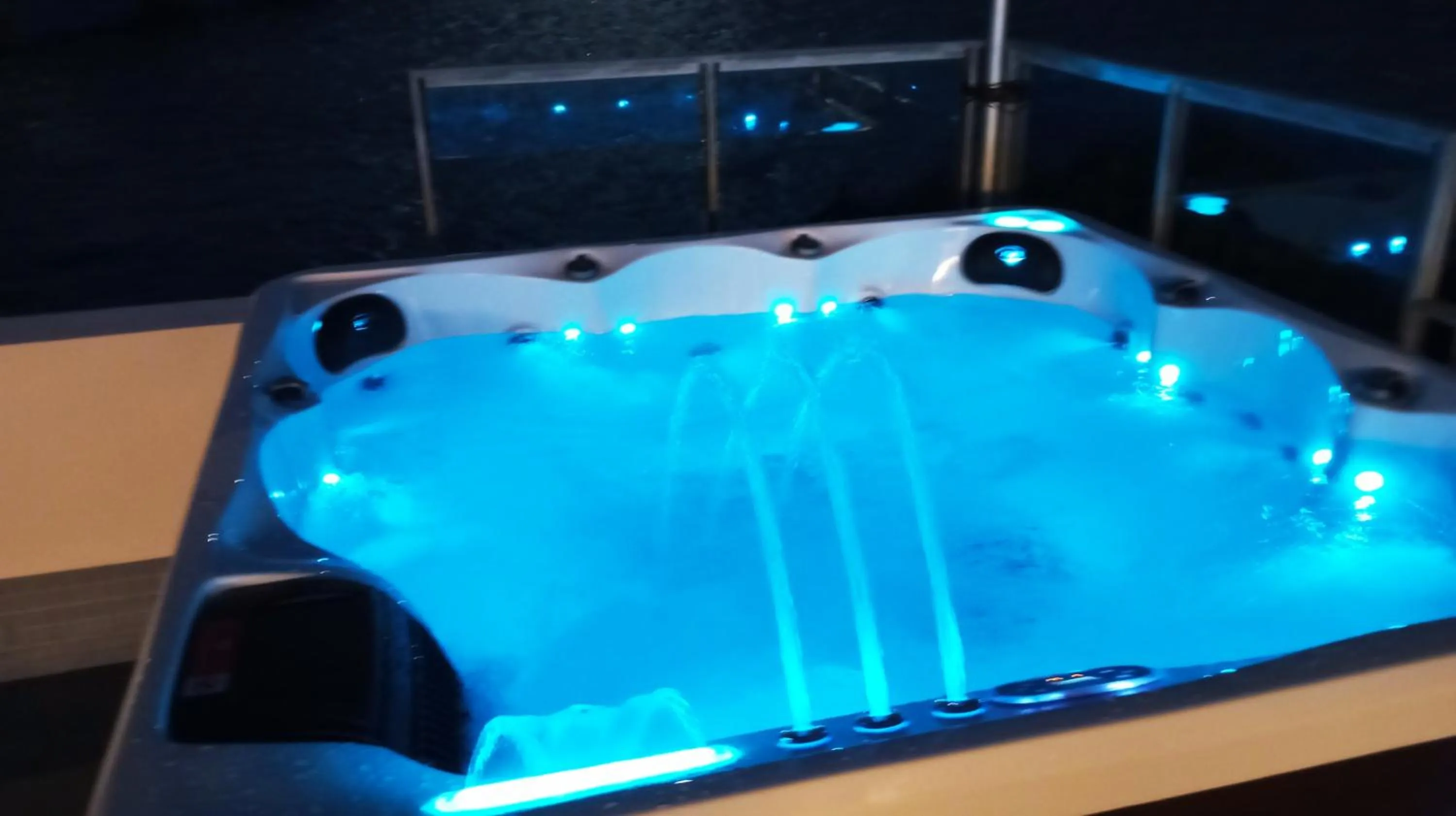 Night in SALTY HOUSE：海が目の前！