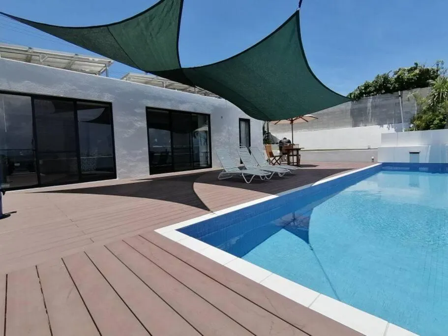 Pool view in SALTY HOUSE：海が目の前！