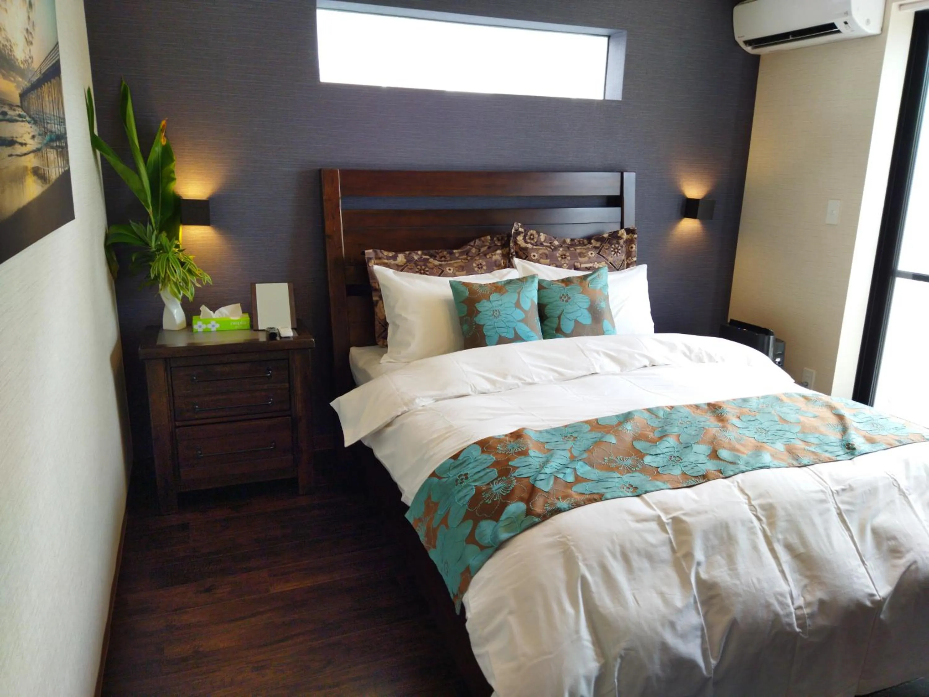 Bedroom, Bed in SALTY HOUSE：海が目の前！