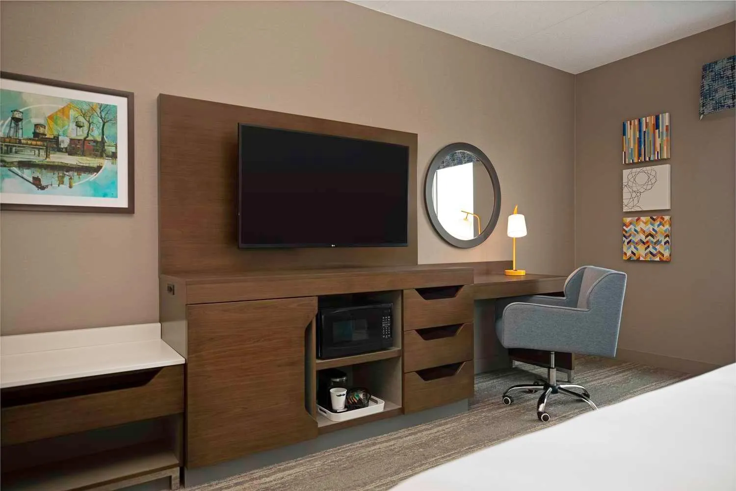 TV and multimedia in Hampton Inn by Hilton Port Hope Cobourg