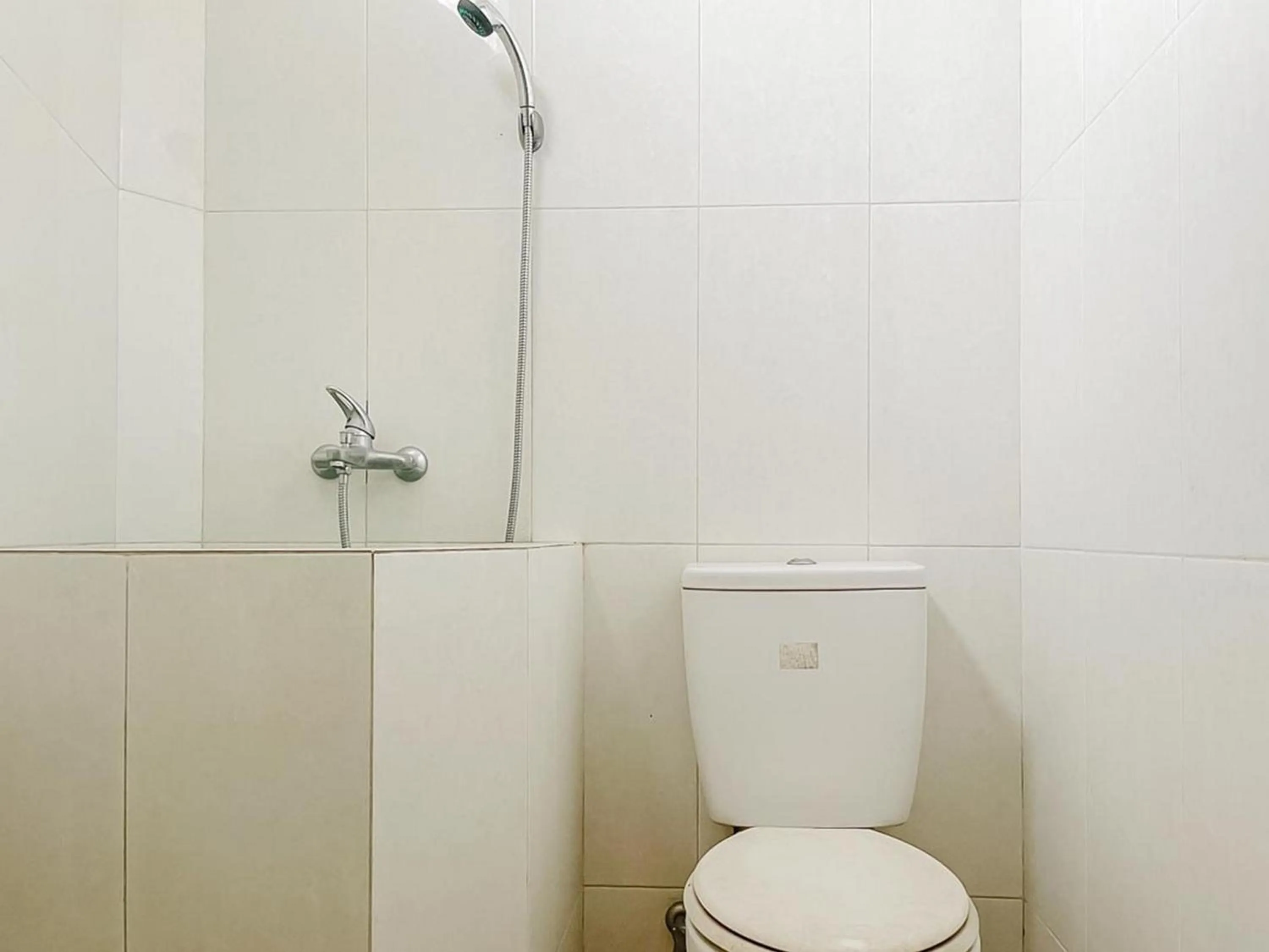 Bathroom in RedDoorz at LeDug Tretes