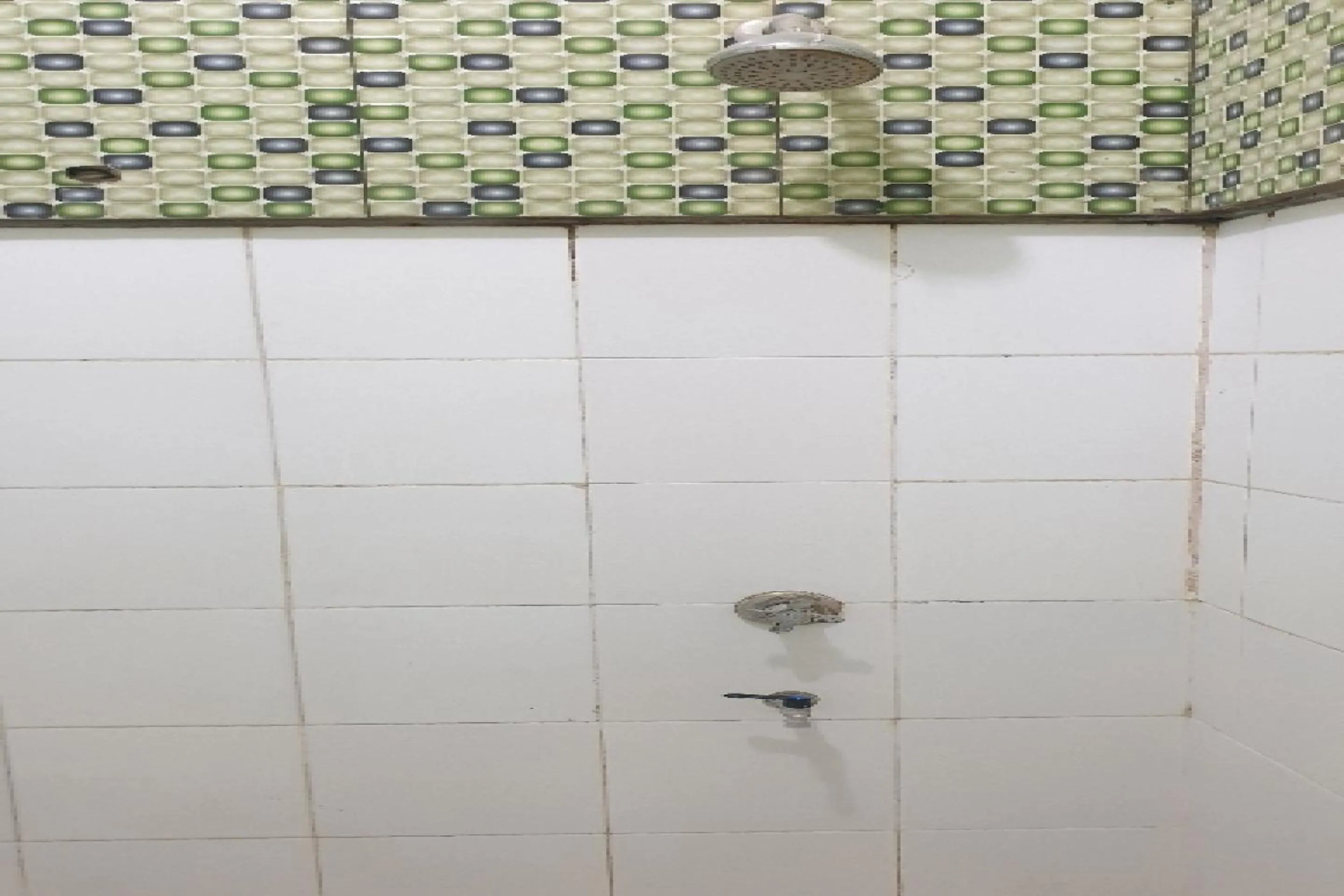 Bathroom in OYO 90990 Surya Residence