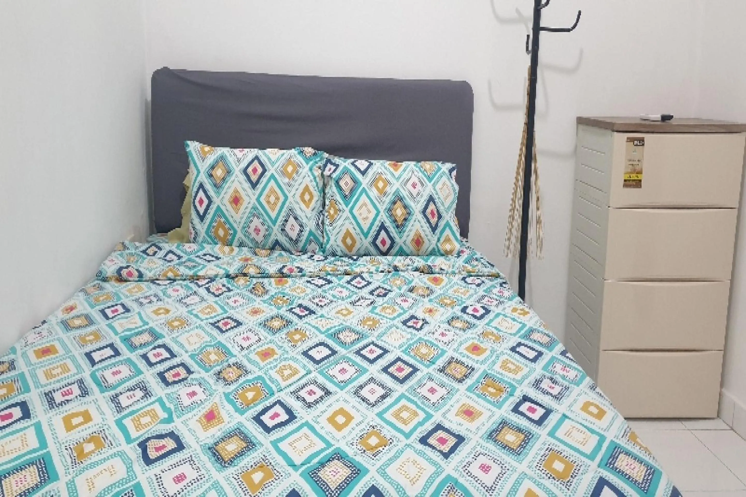 Bedroom in OYO 90990 Surya Residence