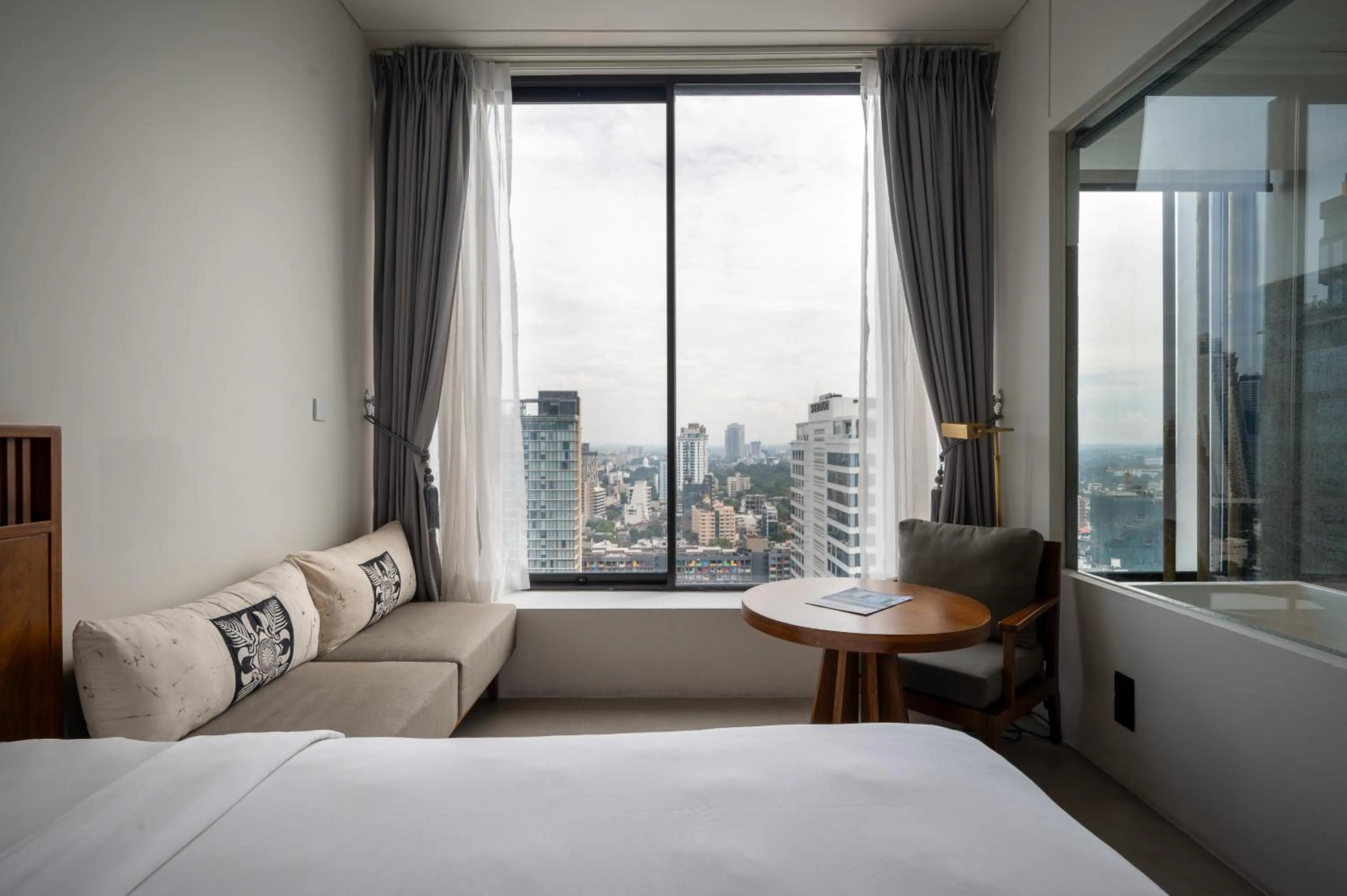 Bed in Granbell Hotel Colombo