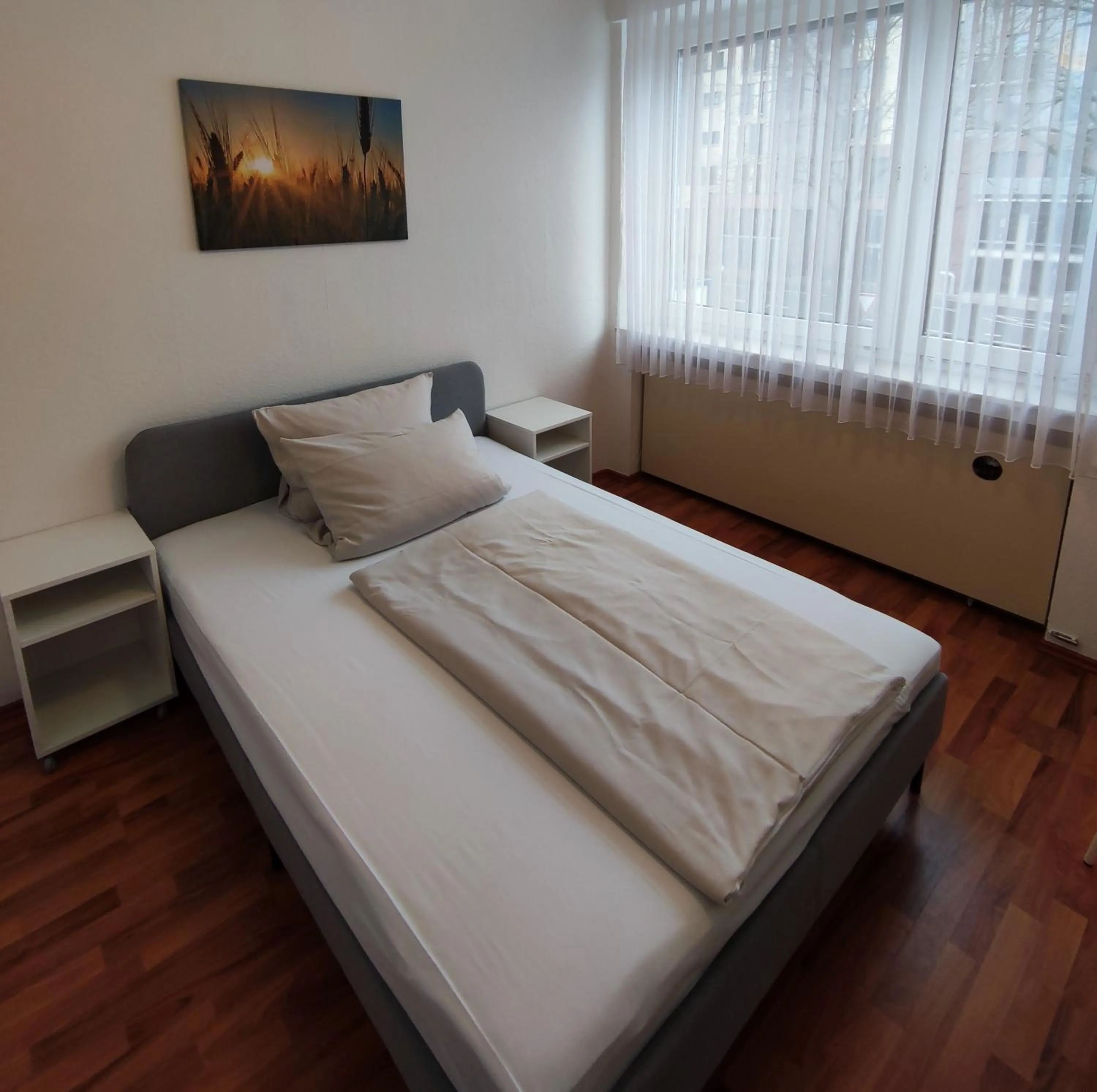 Bedroom, Bed in Gästehaus am Bahnhof, Self-Check-In