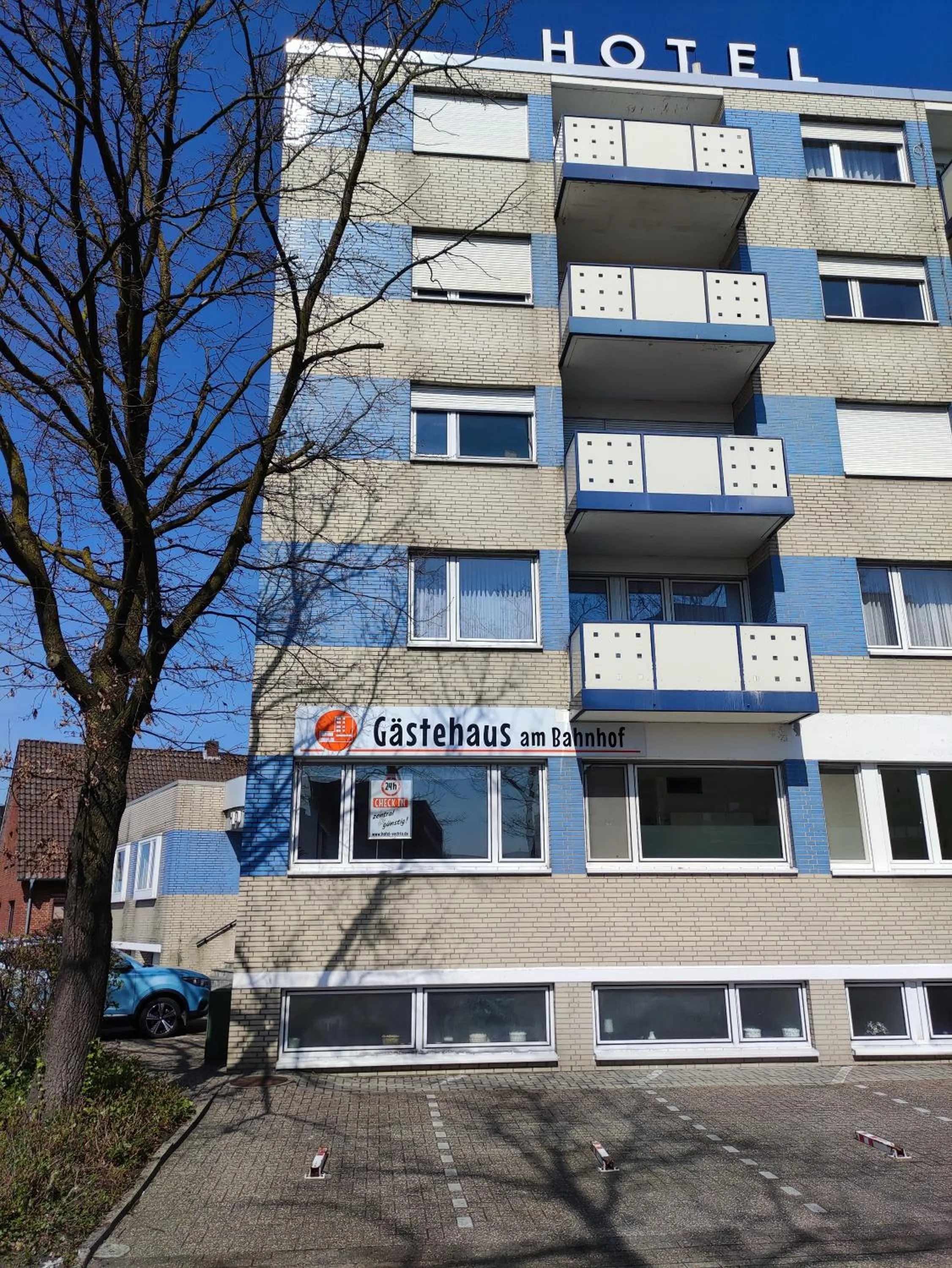 Property building in Gästehaus am Bahnhof, Self-Check-In