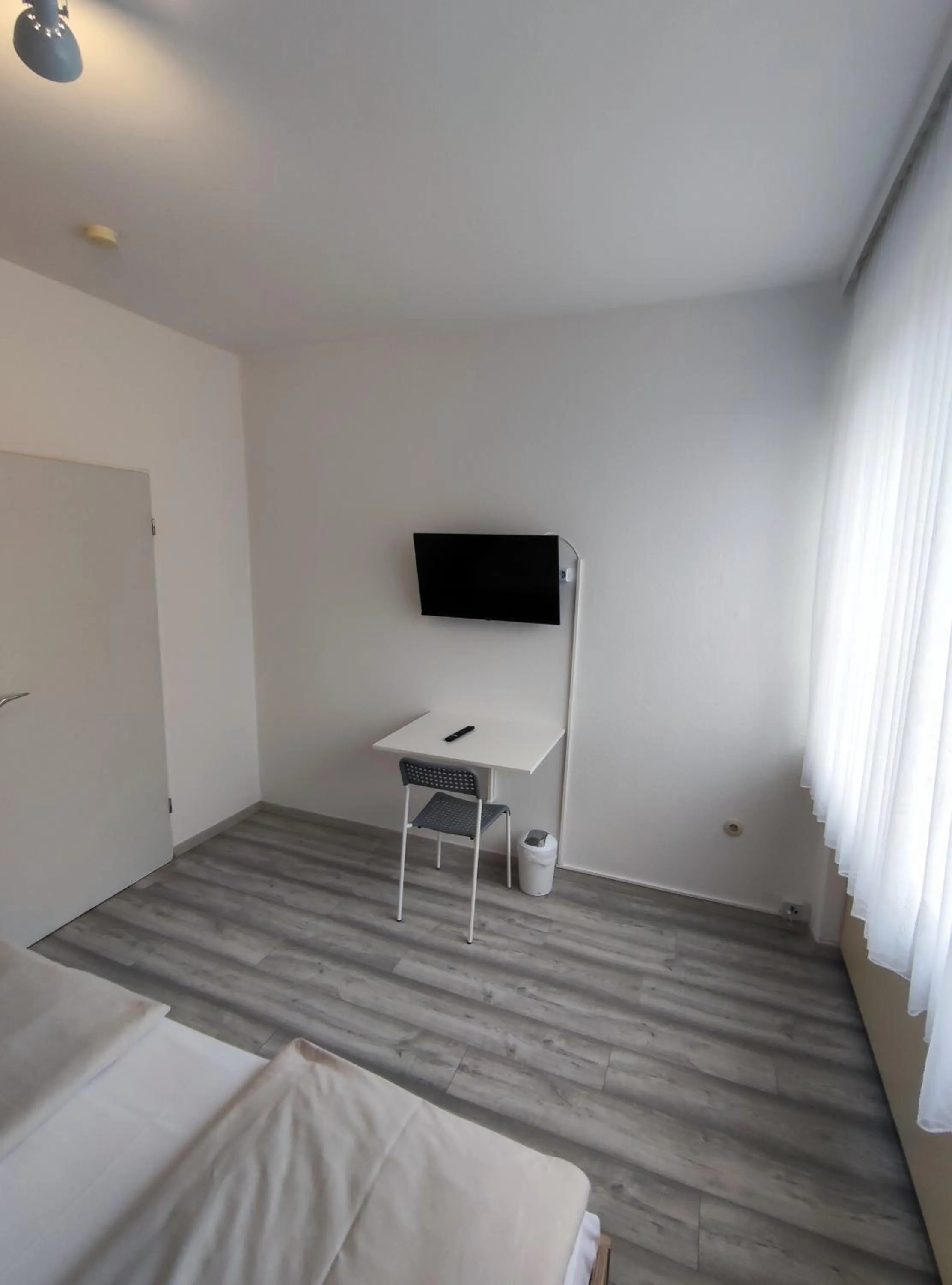 TV and multimedia, Bed in Gästehaus am Bahnhof, Self-Check-In