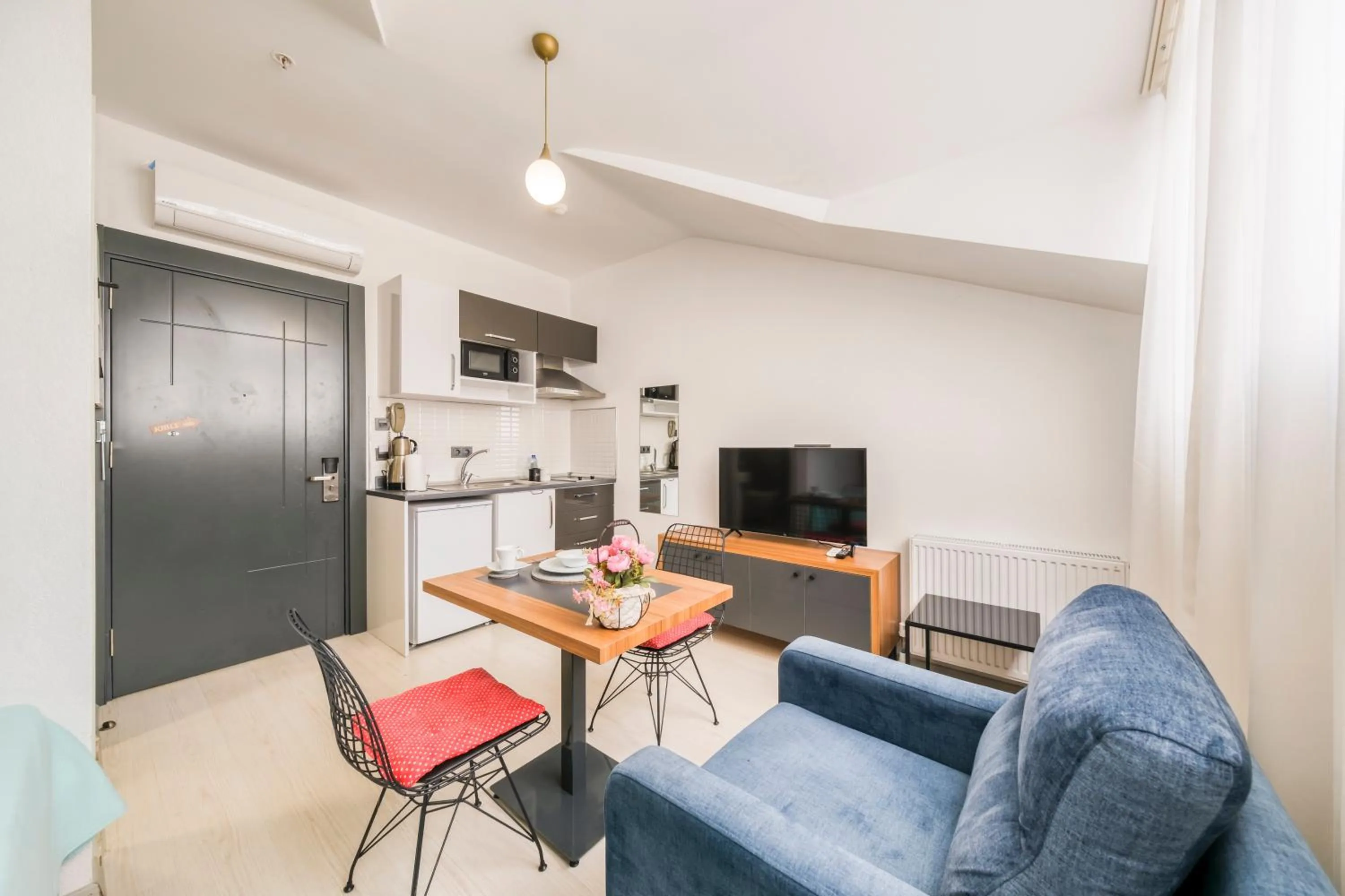 Communal lounge/ TV room in Zin D Sefin Aparts