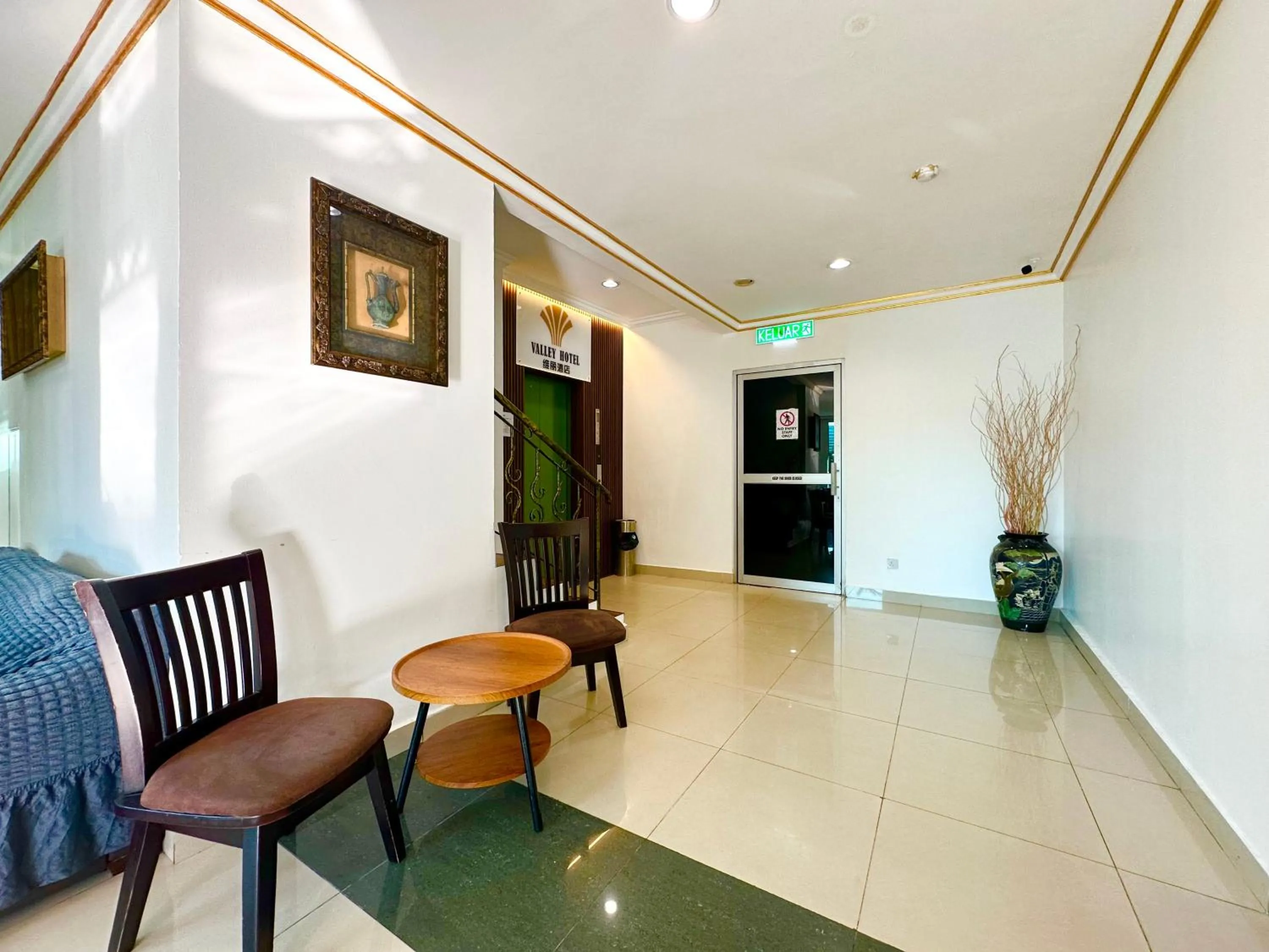 Seating area in VALLEY HOTEL