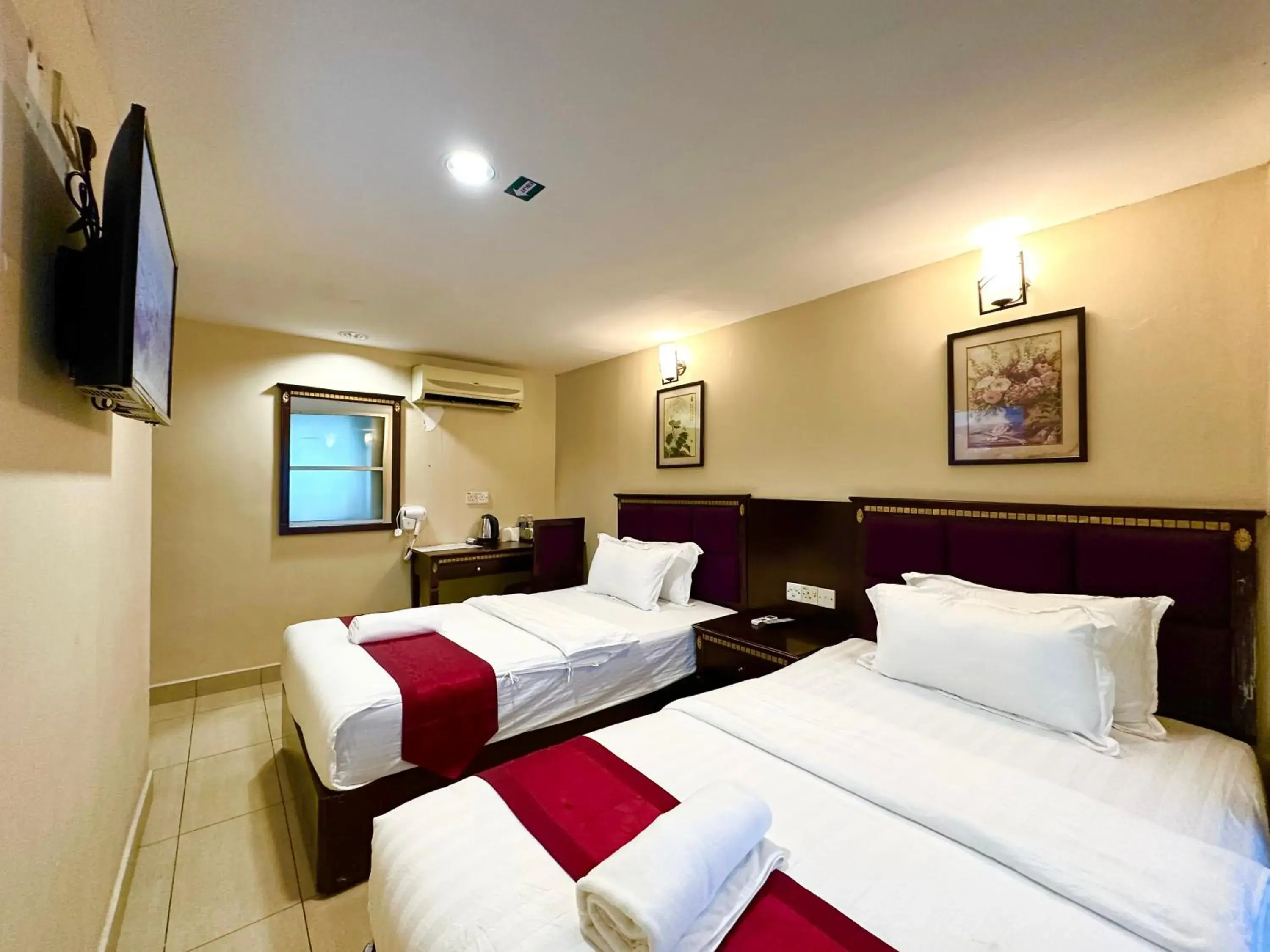 Twin Room with Private Bathroom in VALLEY HOTEL Twin Room with Private Bathroom in VALLEY HOTEL