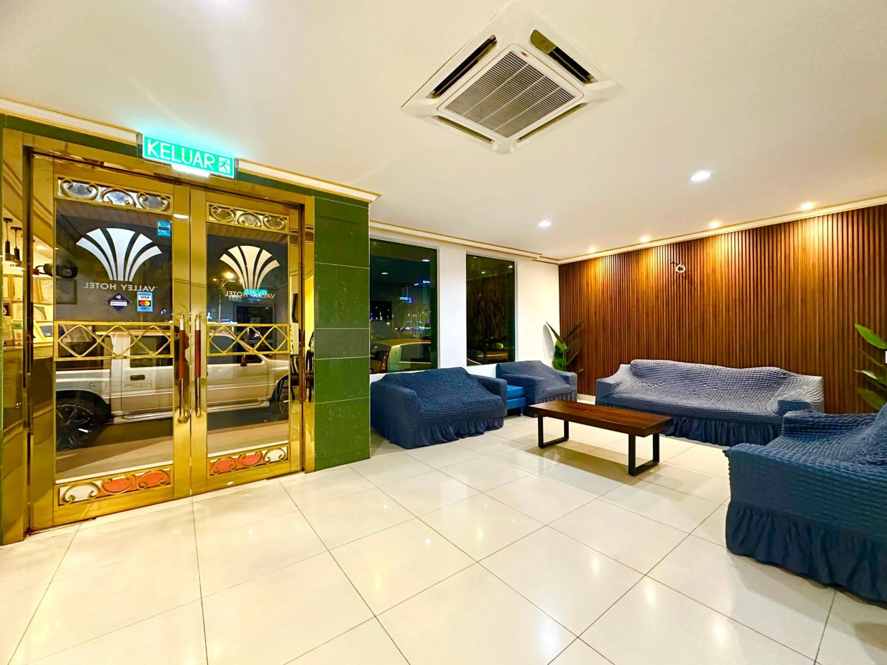 Seating area in VALLEY HOTEL