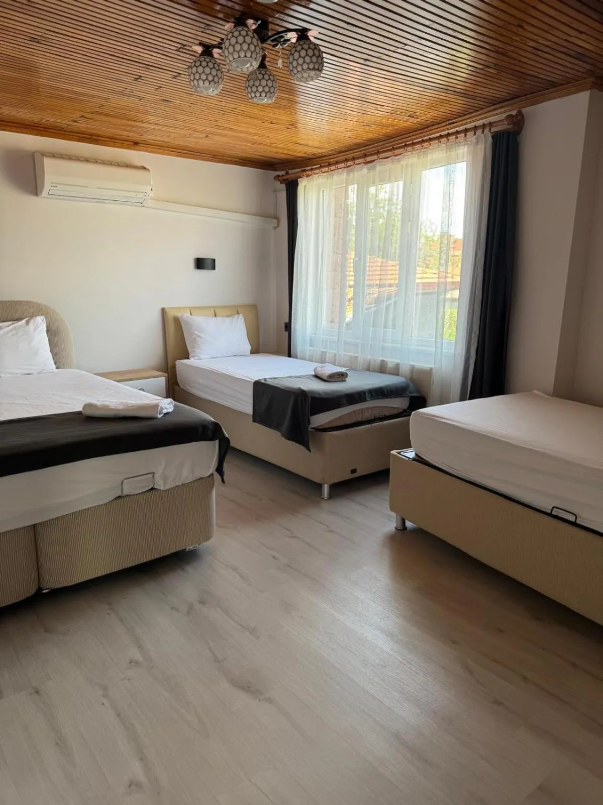 Bed in Ali's Pension ada alis