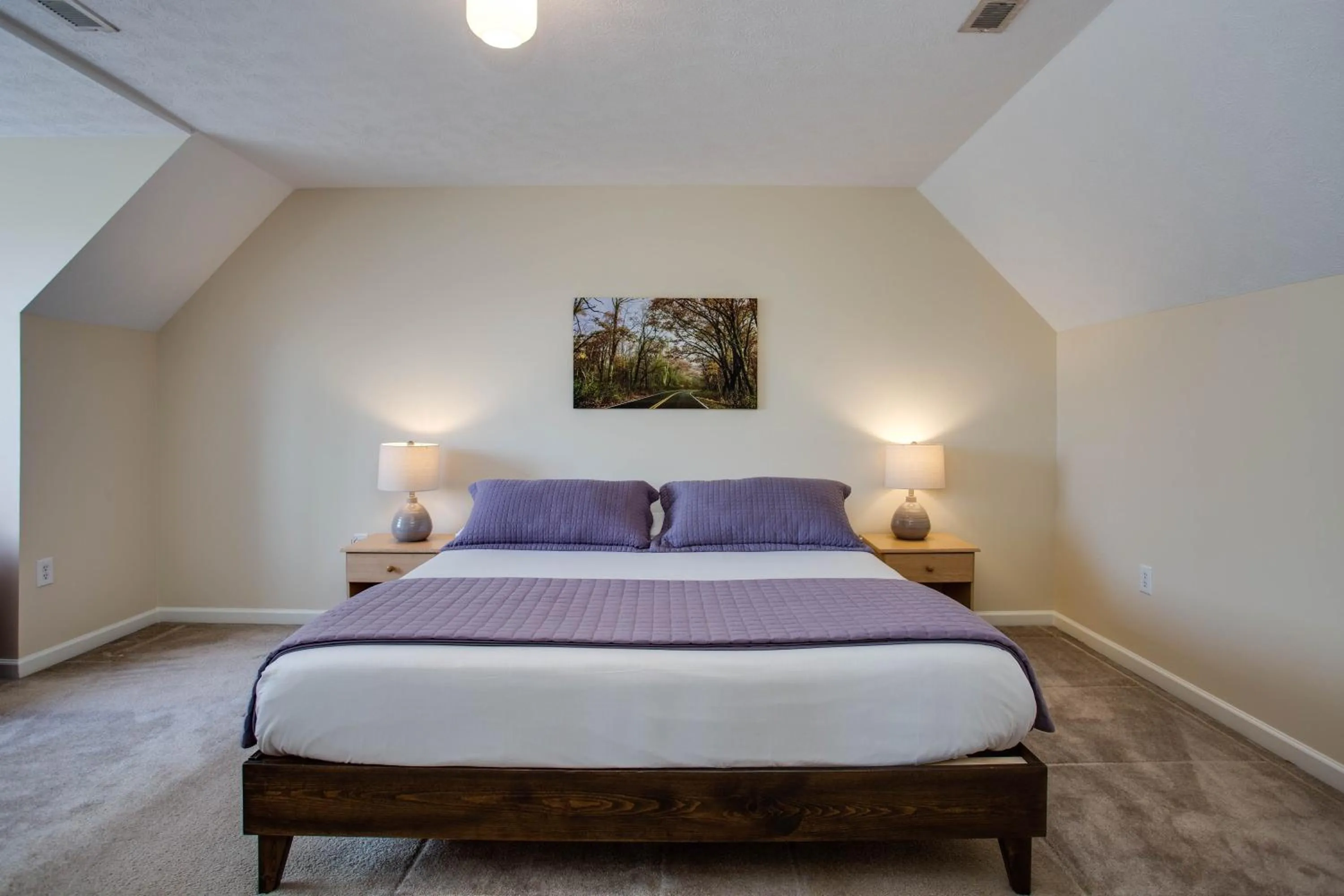 Bed in Love Ridge Mountain Lodging